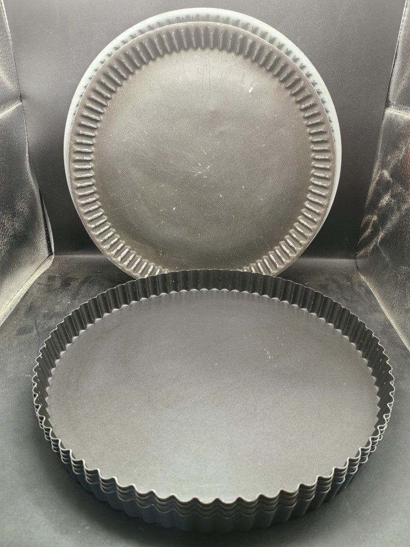 Pie Baking Molding Pan Set of 6 (Category: Bakeware) located in Cebu City. Submitted by dudes_villanueva (Listing ID 1419404868, Image 1). Description: Pie Baking Molding Pan Set of 6 📌4 pcs Same design in excellent condition. 📌2 Pcs Sold as is. Diameter: 11 in Height: 1 in .