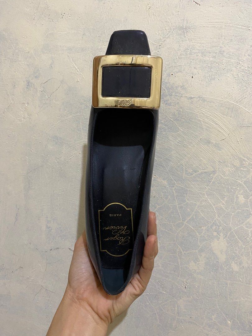Roger Vivier Navy Blue Heels (Category: Heels) located in Guimba. Submitted by xeeeyaaaah (Listing ID 1419530058, Image 3). Description: Size34 For slim feet Napakaganda hayssss Maalikabok di ko napunasan hehe.