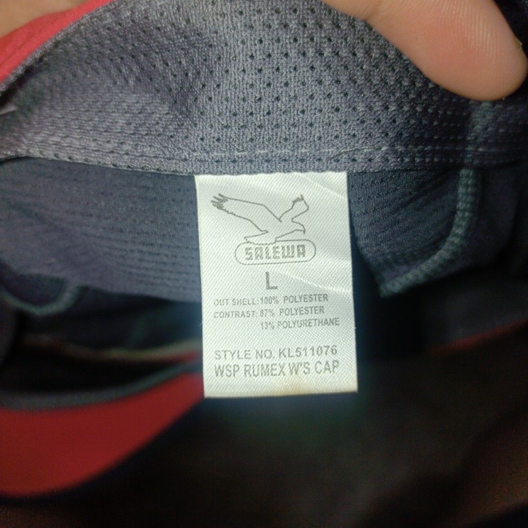 Salewa Waterproof Women's Cap (Category: Caps & Hats) located in Cebu City. Submitted by shawnaces (Listing ID 1419541338, Image 3). Description: Salewa Waterproof Women's Cap 299 - Waterproof - Removable Waterproof Top Panel (zippered) - Polyester Material - Good as new - Metal Buckle Lock NO ISSUE.