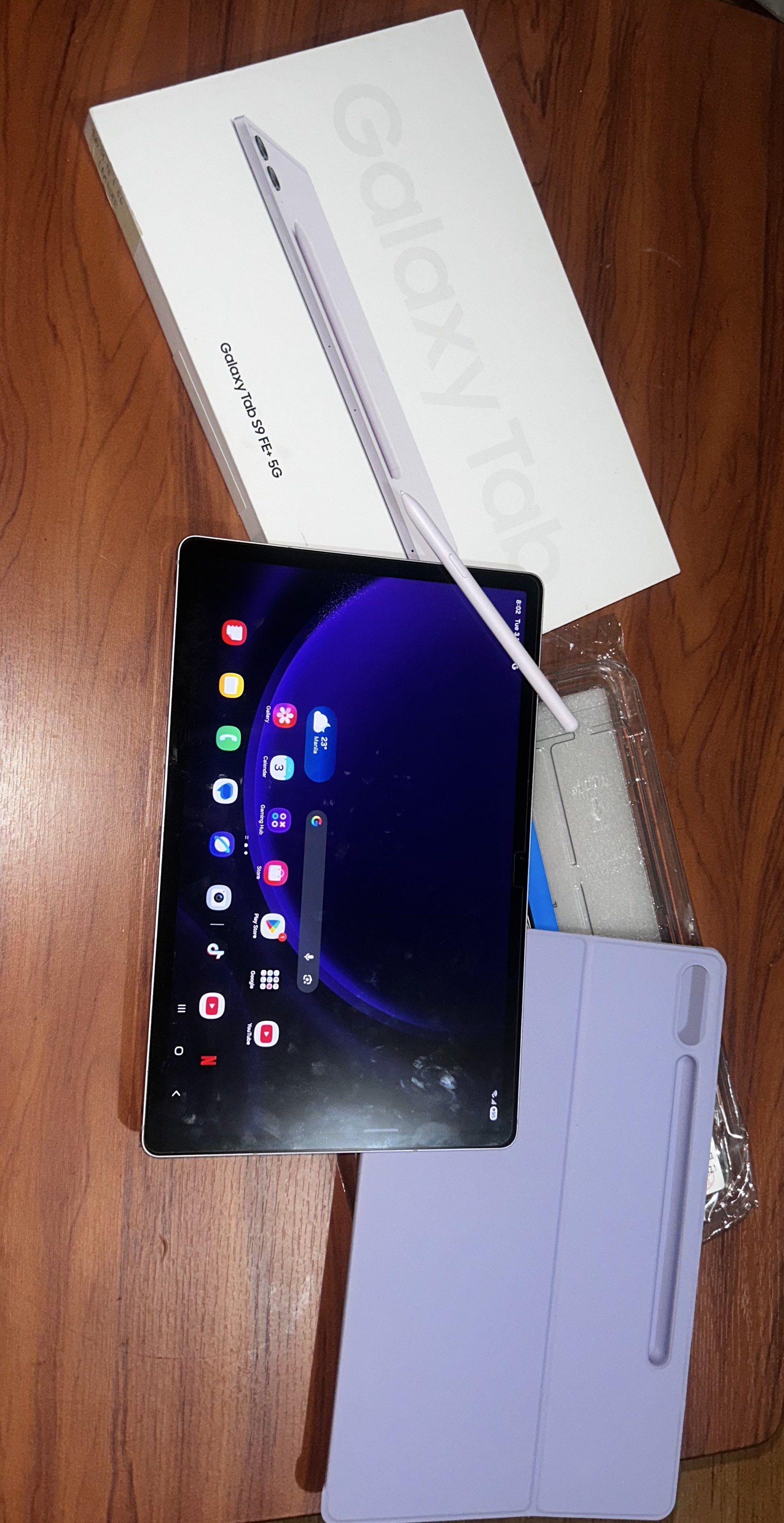 Samsung Tab S9 FE+ 5g (Category: Android) located in Caloocan City. Submitted by sanielremo54533 (Listing ID 1419520309, Image 1). Description: Samsung Galaxy Tab S9 FE+ 5G – your ultimate portable productivity beast! Feast your eyes on the vibrant 12.4-inch display perfect for streaming or work, bundled S Pen for effortless notes and sketches, rugged IP68 water/dust protection, speedy 5G for staying connected anywhere, massive 10,090mAh battery 