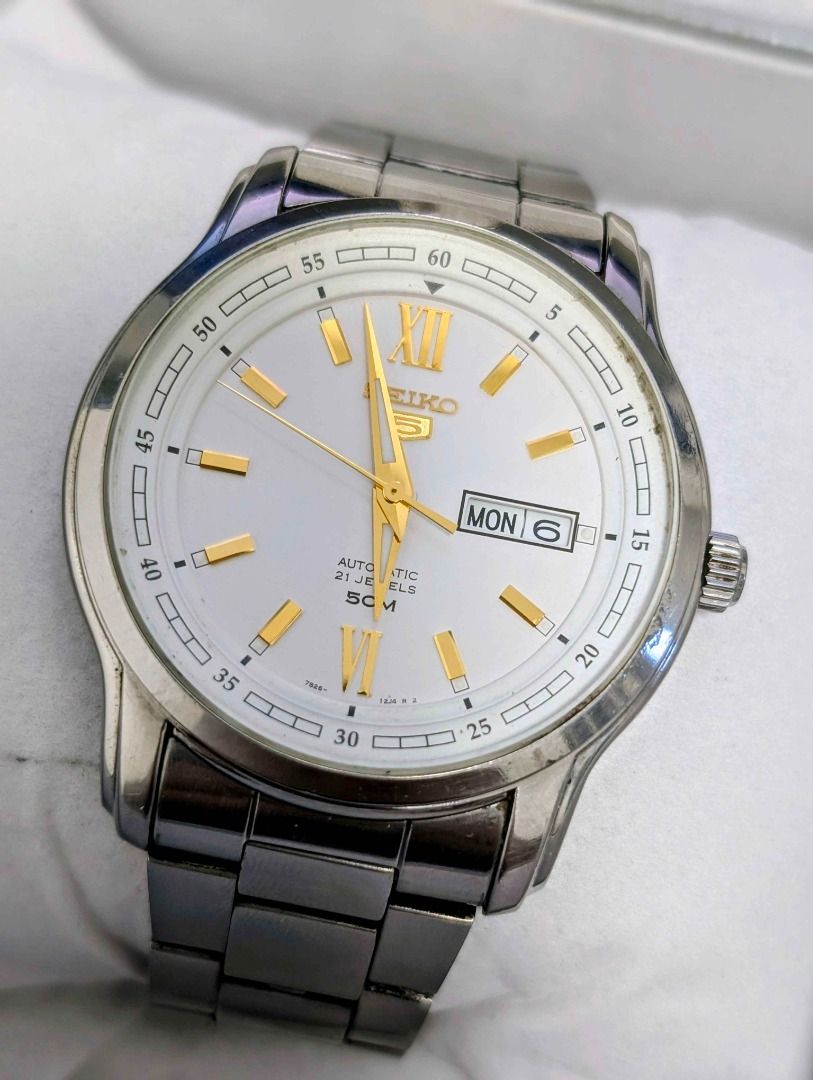Seiko 5 Jewel Automatic Watch (Category: Luxury Watches) located in Pasig City. Submitted by agatha.co (Listing ID 1419476121, Image 1). Description: ‼️ FOR SALE ‼️ Seiko 5 Jewel Automatic Watch Reference: SNKP15K1 [White dial] ✅ Inclusions: Watch and Replacement box ✅ Pre-owned condition (8/10) ✅ Open back case 📌 Note: This timepiece is pre-owned and carries its own distinctive charm..