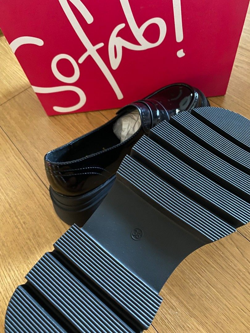Sofab! Melinda Platform Loafers (Category: Loafers) located in Pasig City. Submitted by ramsl (Listing ID 1419409207, Image 3). Description: Brand new Size EU 38/US7 Bought dec 2025 Tried on but never used Original price 1499 Selling for 600 Lalamove/ Gogoexpress /LBC Buyer will shoulder the shipping.