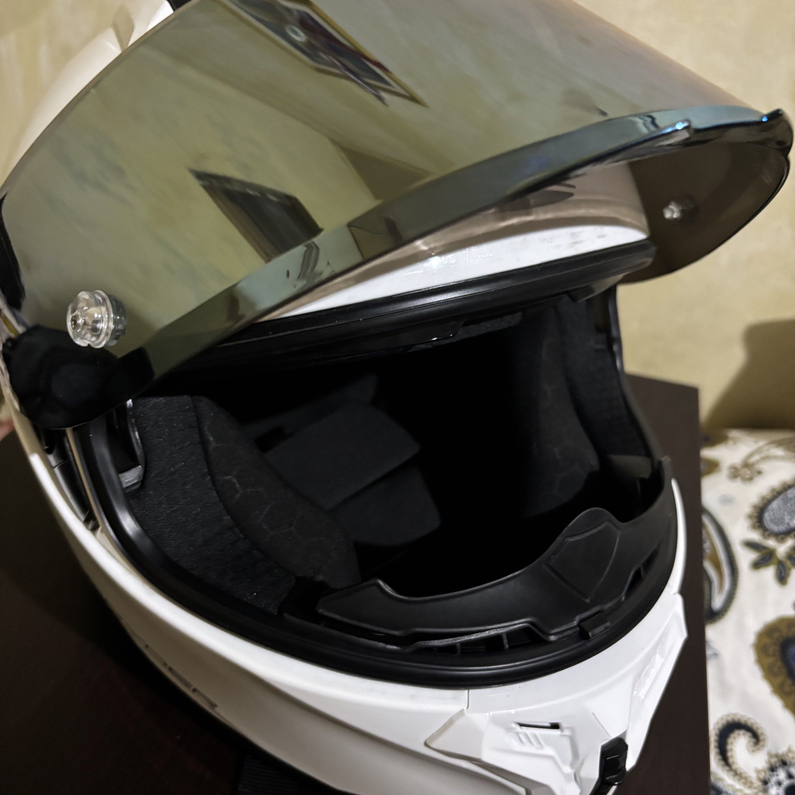 Spyder Rogue+ Helmet (Category: Helmets and other Riding Gears) located in Las Pinas. Submitted by theimpulsebuyer.ph (Listing ID 1419497223, Image 3). Description: seldom used. lady owned. pwede sa maarte size medium.
