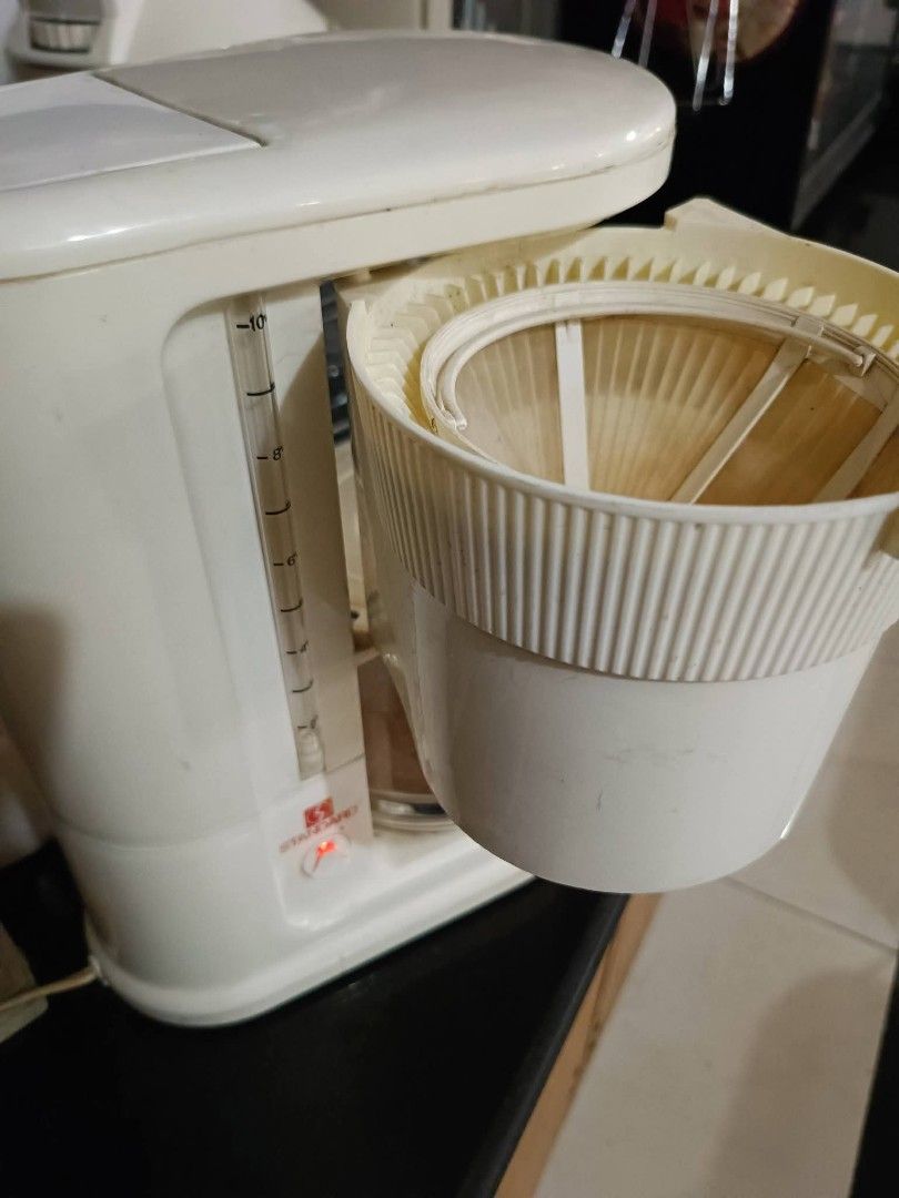 Standard Coffee Maker (Category: Coffee Machines & Makers) located in Cainta. Submitted by up_for_second_chance (Listing ID 1419428412, Image 2). Description: - Standard coffee maker - Includes glass carafe - Features filter basket - Visible water level indicator - Power indicator light is on - In good working condition.