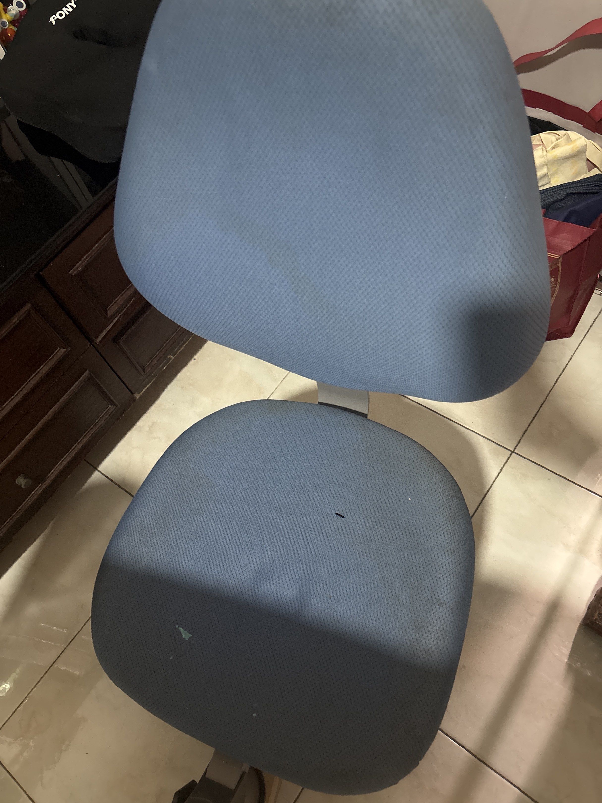 Study table (Category: Tables & Sets) located in Singapore. Submitted by legofan35 (Listing ID 1419463267, Image 3). Description: Stains can be washed and removed.