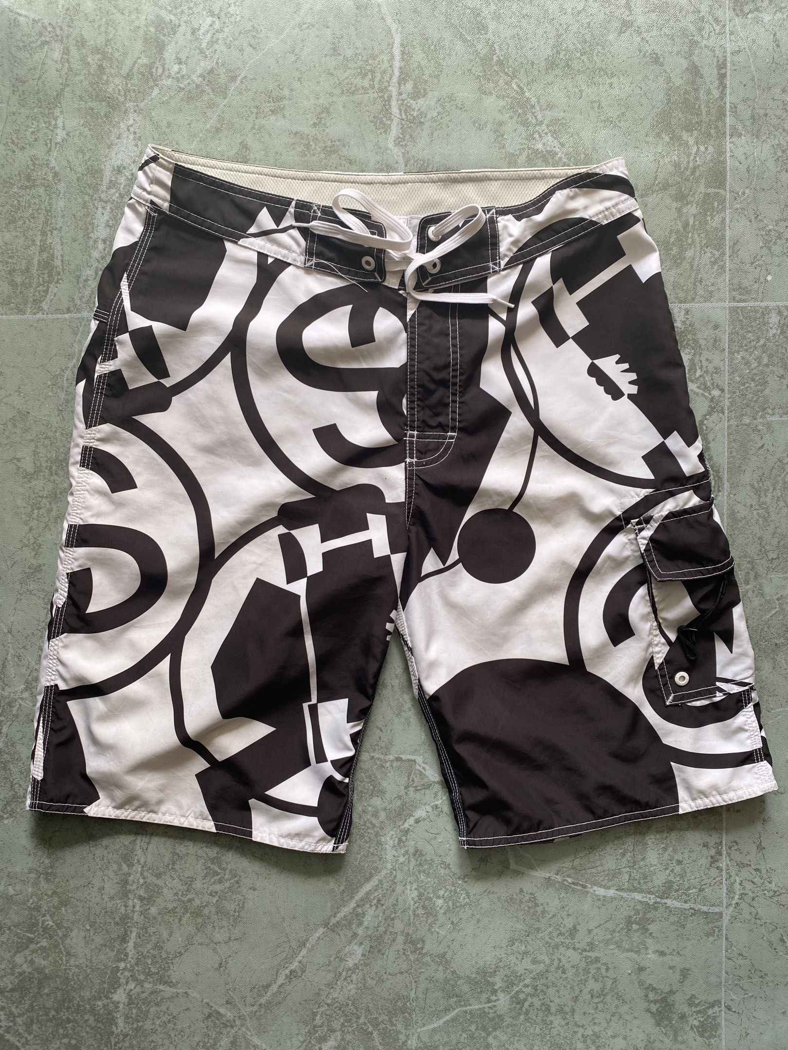Stussy Black and White Beach Short (Category: Shorts) located in Santa Elena. Submitted by theycallmeeefred (Listing ID 1419405778, Image 1). Description: Stussy Black and White Swim Short Authentic / Legit Size: 30-32 (Waist) 21 (Length) Issue: Small black dot stain but not visible when wore .
