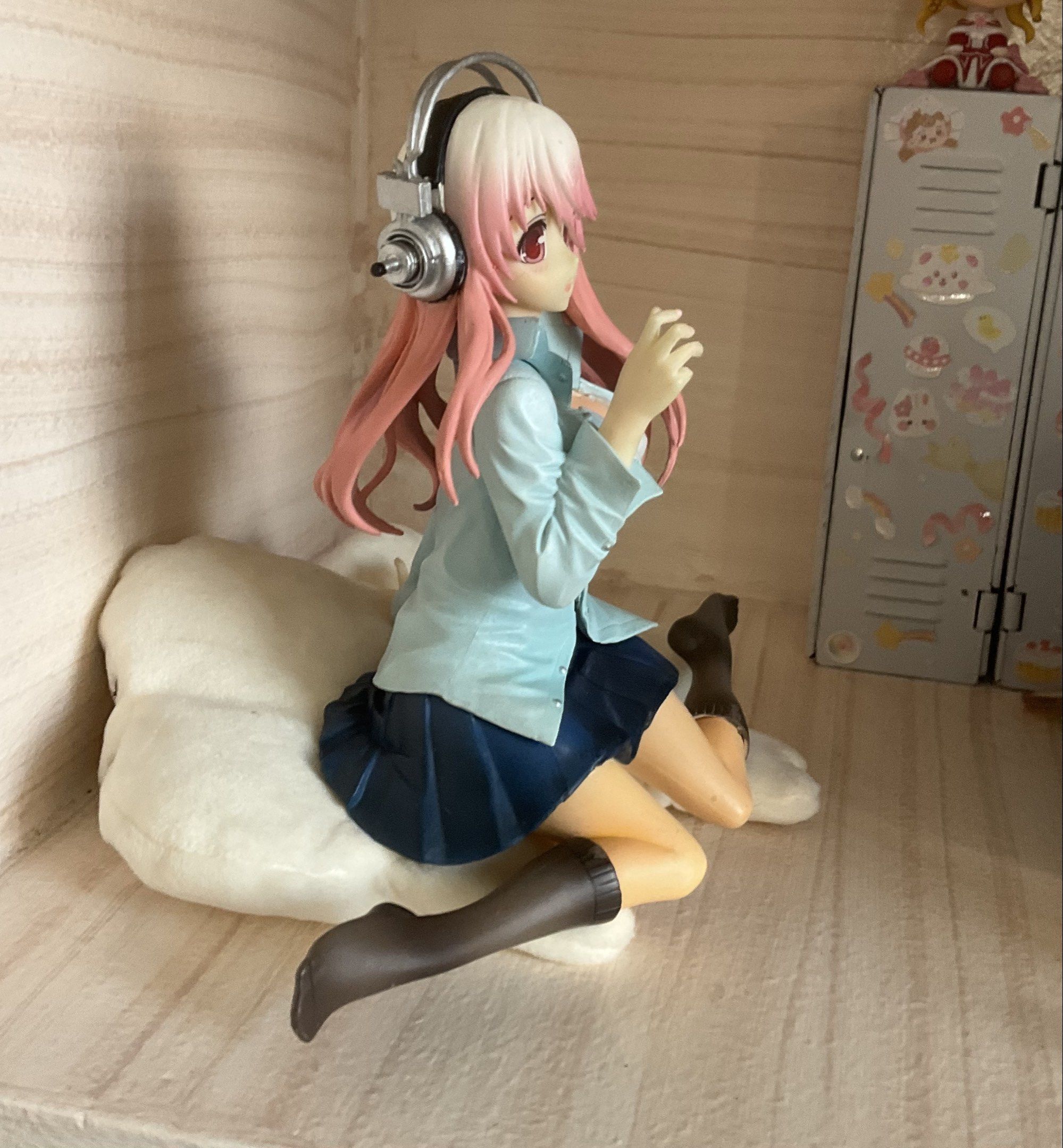 Super Sonico Figure FOR TRADE ONLY!! (Category: Figurines & Statues) located in Caloocan City. Submitted by yuxeiru (Listing ID 1419478255, Image 3). Description: - Sonico figure - Pink hair and headphones - Light blue jacket and dark blue skirt - Sitting on a white cloud cushion - Displayed in a case with other miniatures.