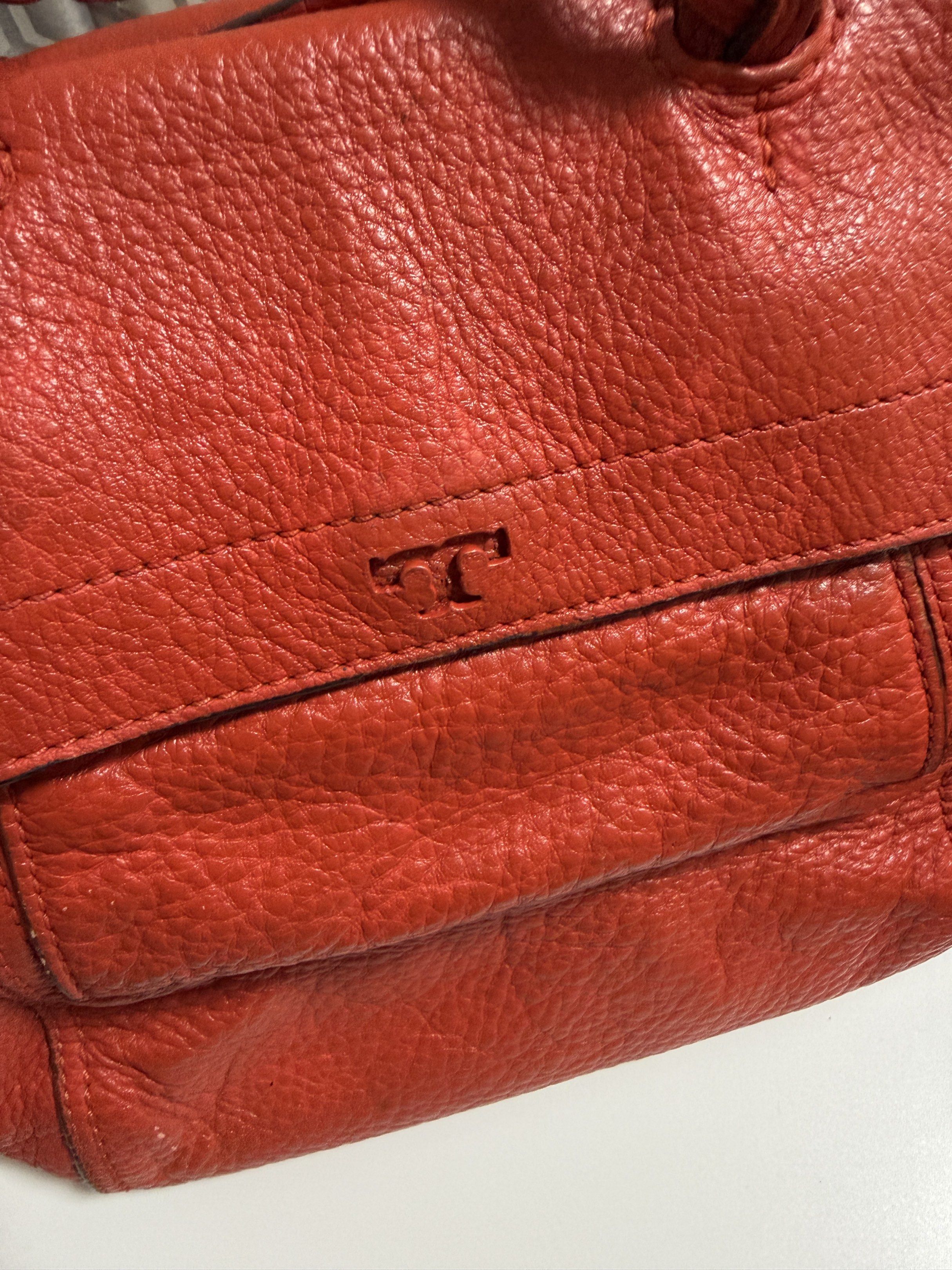 Tory Burch Leather Handbag (Category: Luxury Bags & Wallets) located in Mandaluyong City. Submitted by gee028 (Listing ID 1419487099, Image 2). Description: - Tory Burch handbag - Vibrant orange leather exterior - Flap closure with Tory Burch logo - Braided handle - Spacious interior - Includes small pocket and zipper closure - Made of high-quality leather.