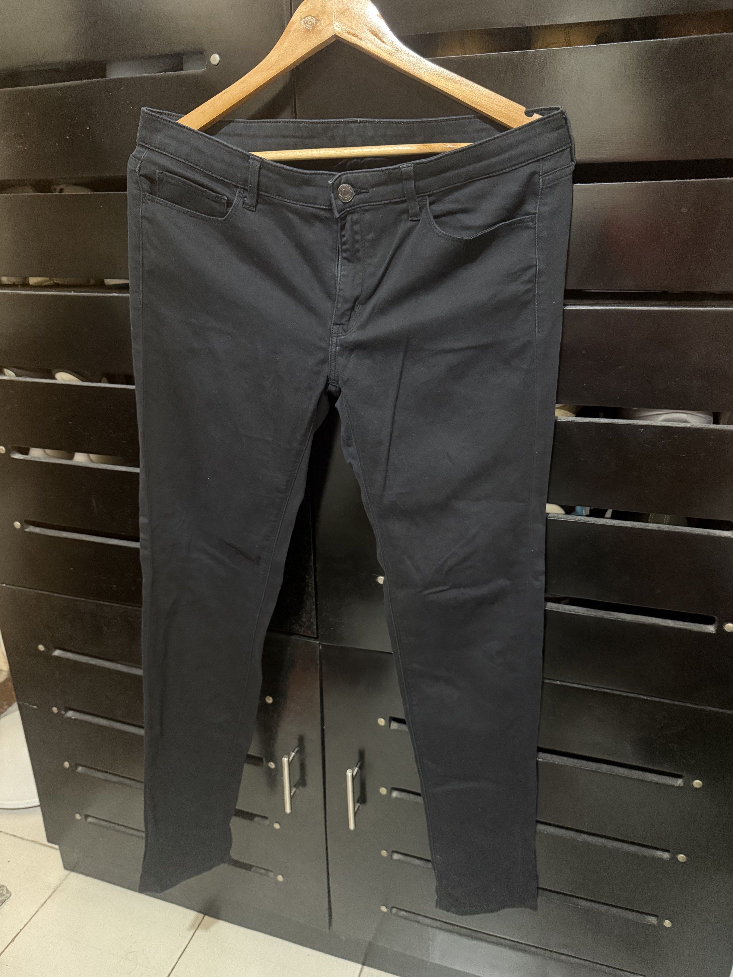 Uniqlo Black Jeans Size 29 (Category: Jeans) located in Pasig City. Submitted by kingdomgeneral (Listing ID 1419396469, Image 1). Description: - Uniqlo black jeans - Size: 29 (73.5cm) - Button closure with Uniqlo logo - Made in Cambodia - Material: 97% cotton, 3% spandex - Classic five-pocket design.