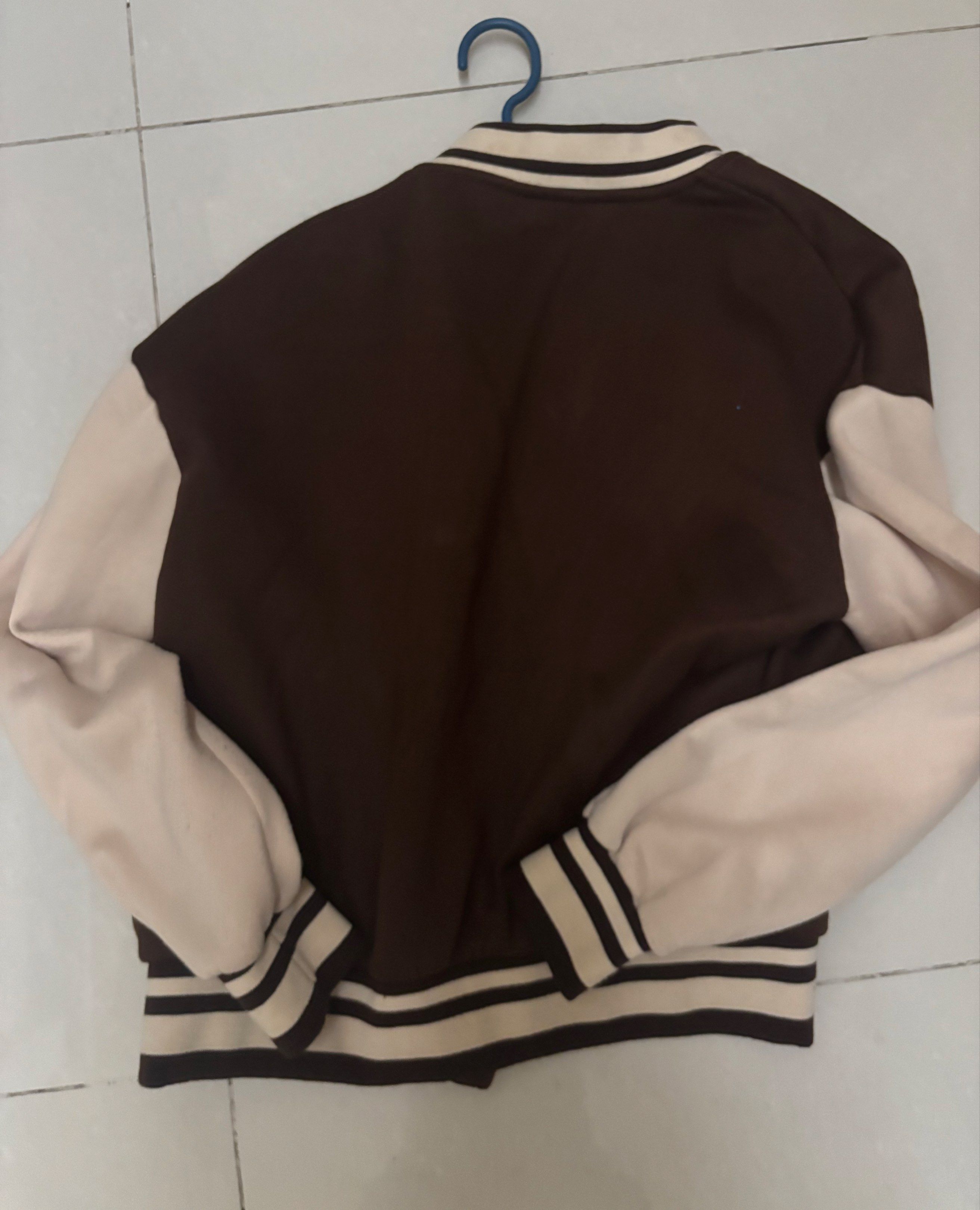Varsity Jacket with 'B' Patch (Category: Coats, Jackets and Outerwear) located in Singapore. Submitted by zimrqn (Listing ID 1419545342, Image 2). Description: .