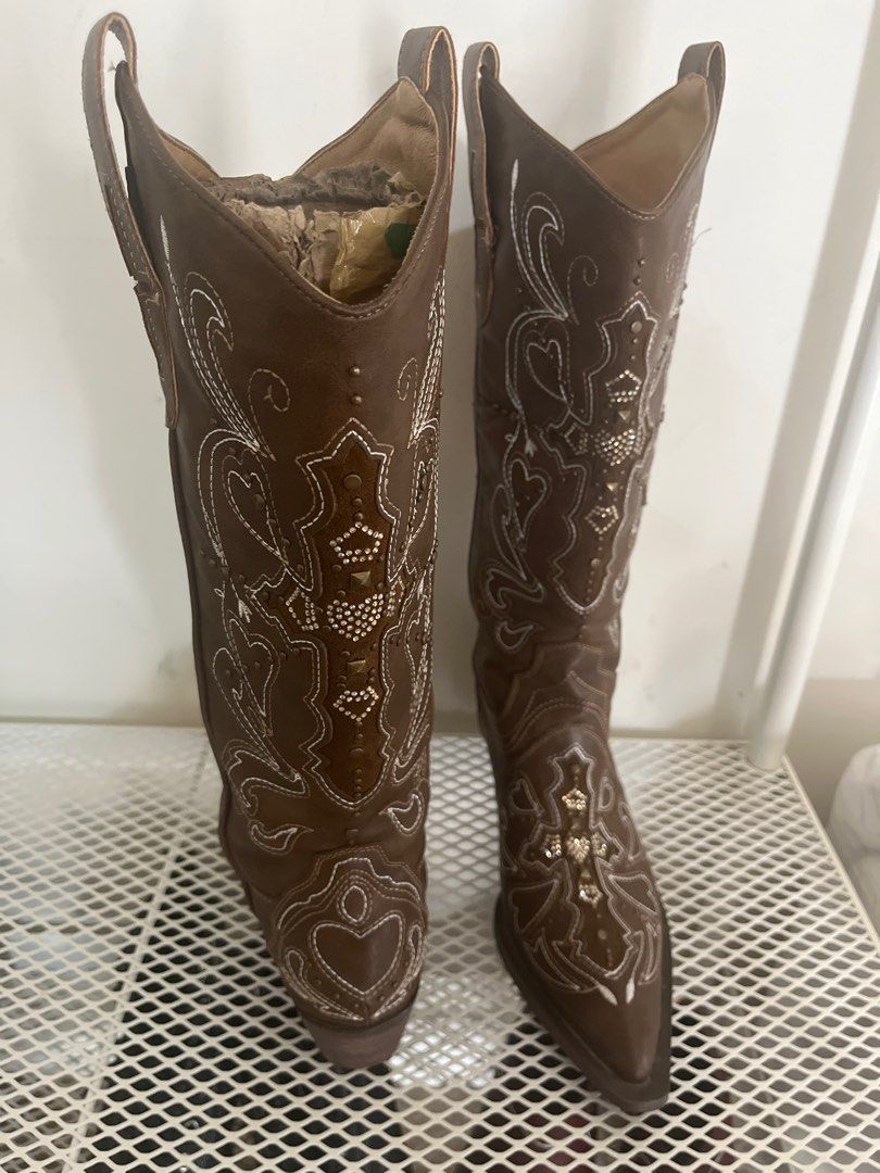 Vintage bedazzled cowboy cowhide boots (Category: Boots) located in Manila. Submitted by maechann (Listing ID 1419465411, Image 3). Description: - quality leather boots.