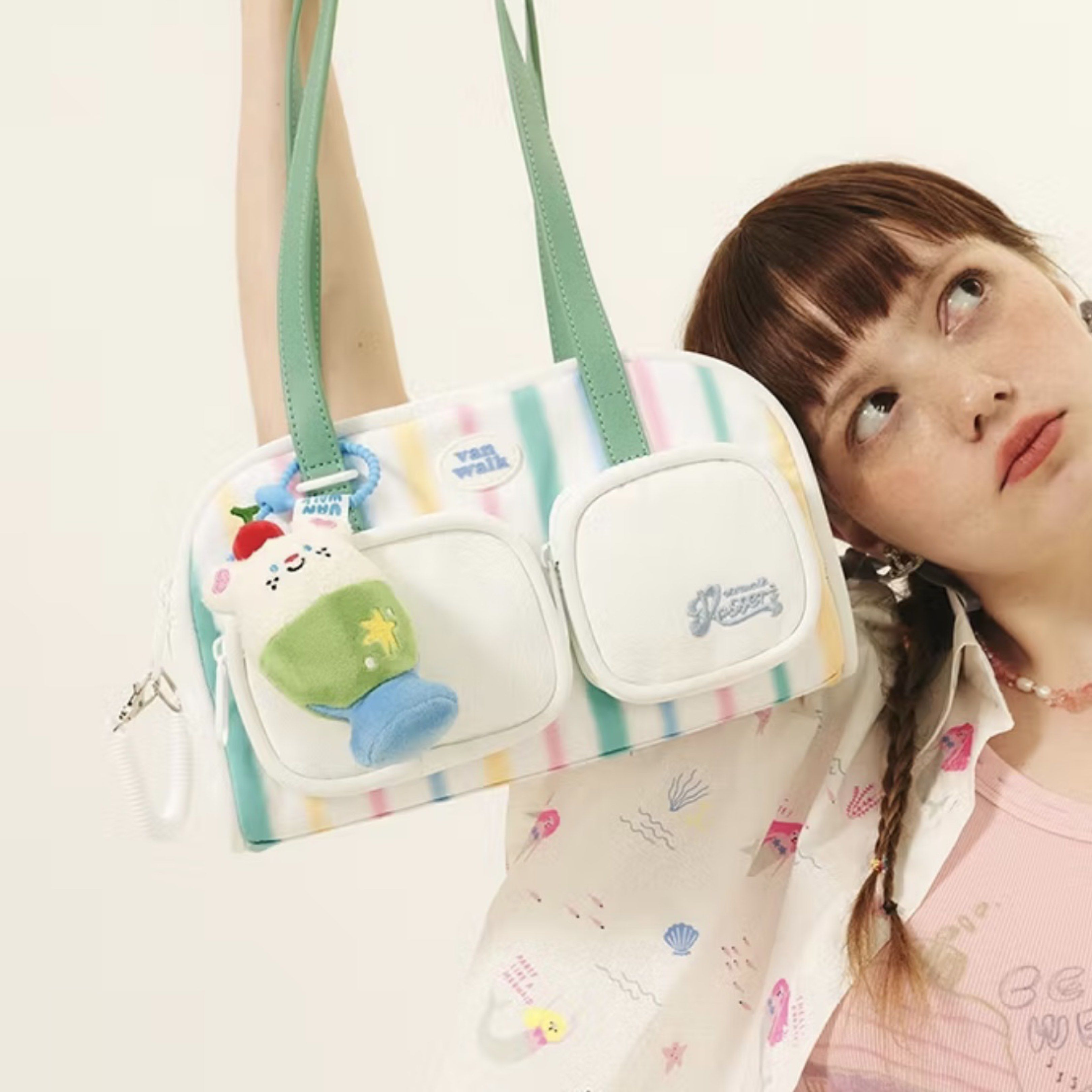 viral vanwalk bag w charm (Category: Shoulder Bags) located in Quezon City. Submitted by va_v2 (Listing ID 1419500714, Image 2). Description: viral vanwalk bag w charm 🏷️ 900.
