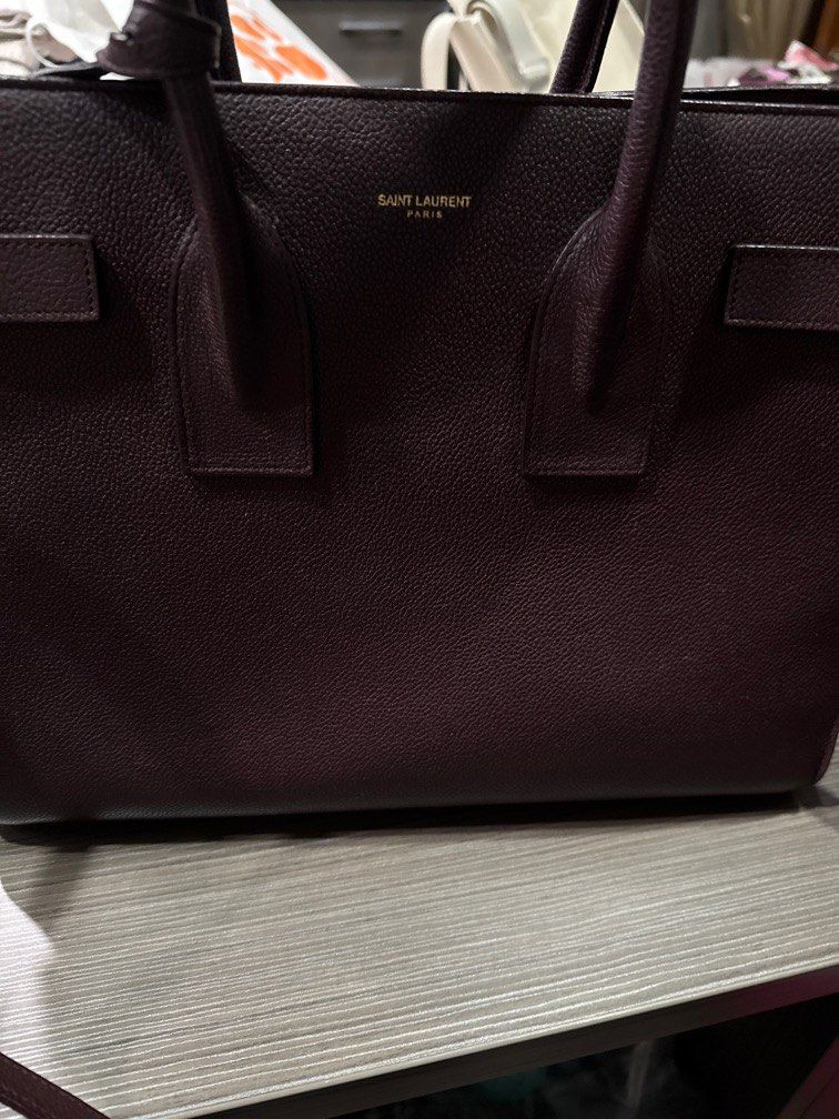 YSL Sac de jour burgundy (Category: Luxury Bags & Wallets) located in Makati City. Submitted by misstakes27 (Listing ID 1419560305, Image 1). Description: .