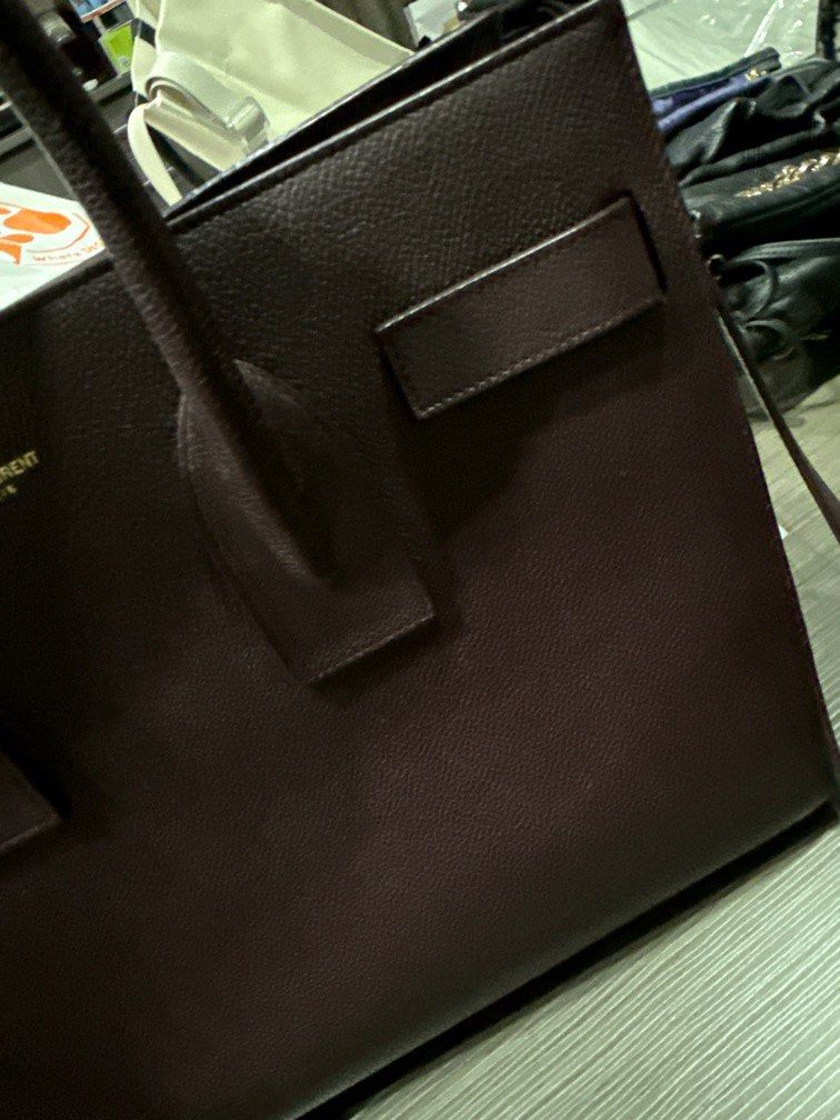 YSL Sac de jour burgundy (Category: Luxury Bags & Wallets) located in Makati City. Submitted by misstakes27 (Listing ID 1419560305, Image 3). Description: .