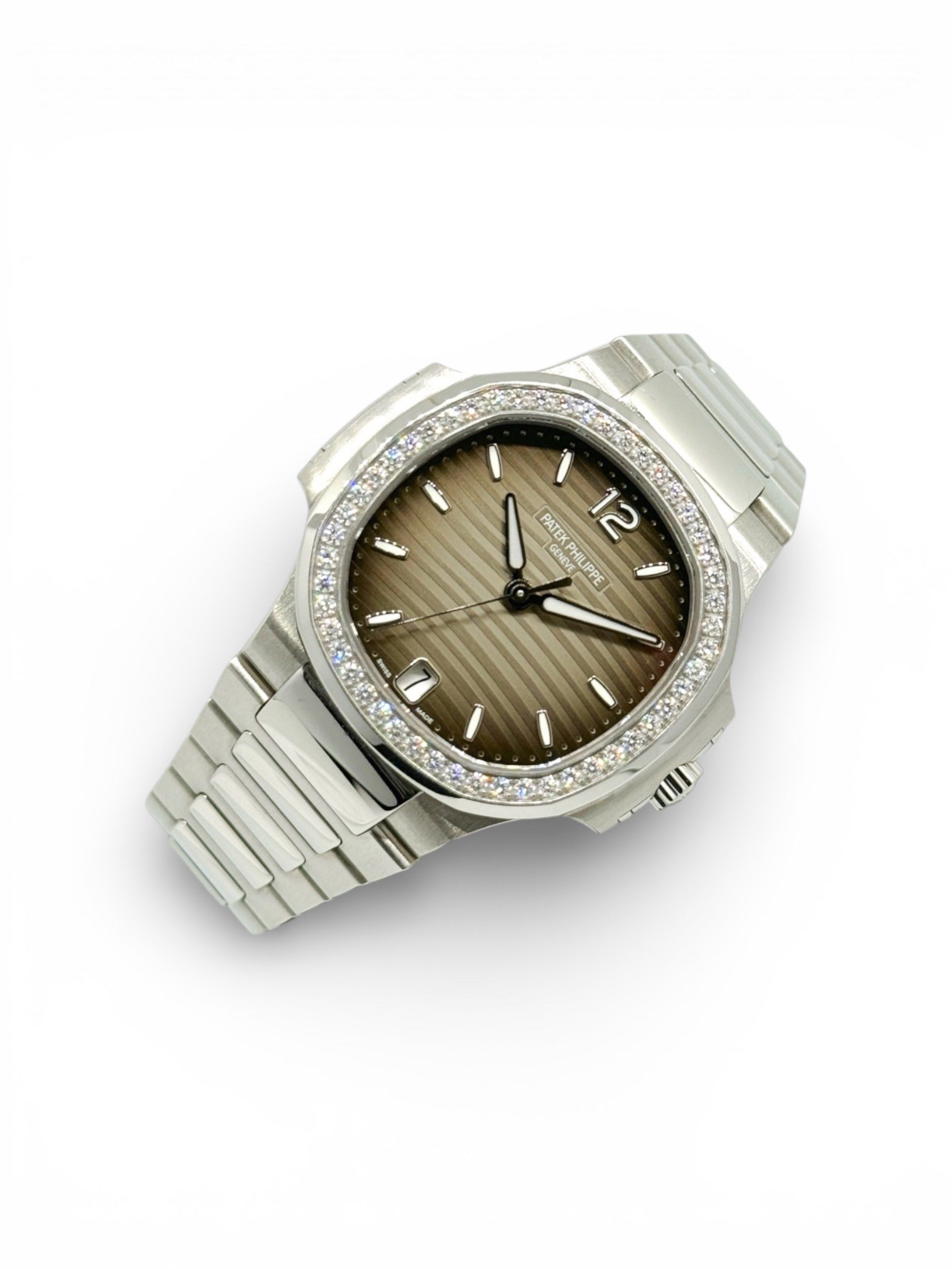 2017 Patek Philippe Lady Nautilus 7018/1A-011 Stainless Steel with Diamond Bezel (Category: Watches) located in Singapore. Submitted by montres.pickering (Listing ID 1419629856, Image 2). Description: Preowned in mint condition. Complete set with box and warranty papers. Warranty dated Jan 2017. Local AD set with full links and serial tag. Stainless steel case(33.6mm) with a diamond-set bezel and stainless steel bracelet. Automatic movement..
