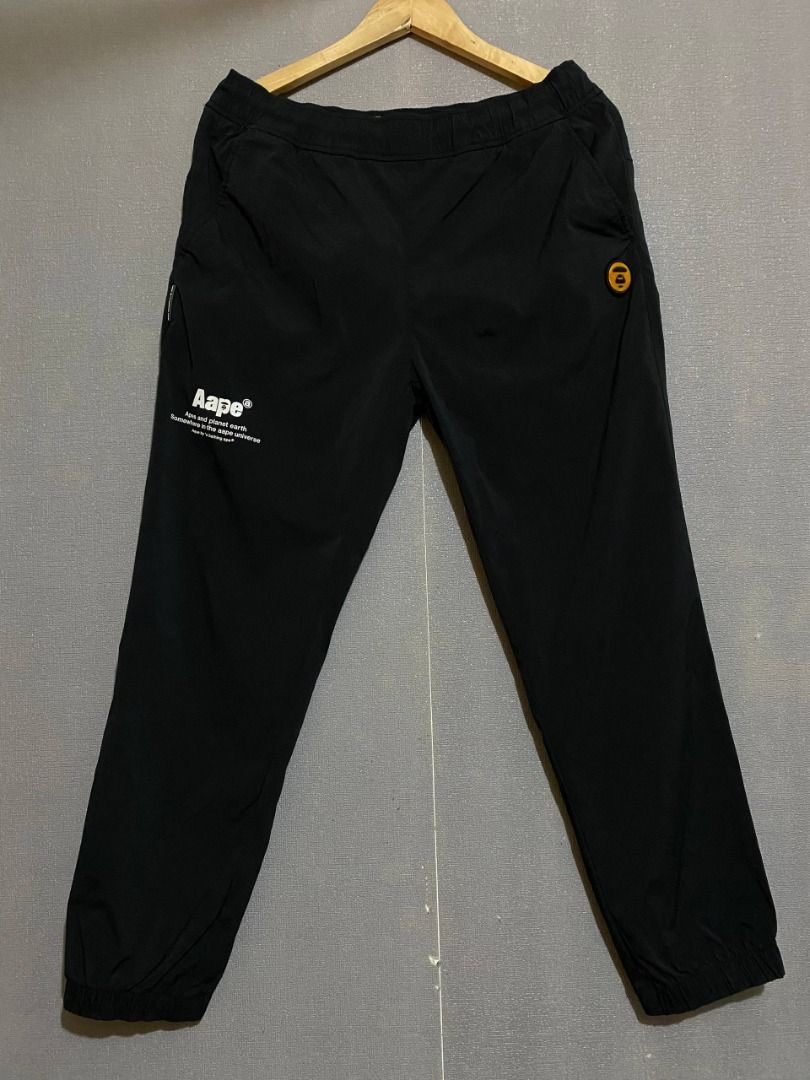 AAPE Orange Patch Black Joggers (Category: Joggers) located in Antipolo. Submitted by mogulcollective (Listing ID 1419774546, Image 1). Description: AAPE Orange Patch Black Joggers Authentic Excellent condition Large on tag Waist - 32-36 Length - 37 Leg Opening - 6 .