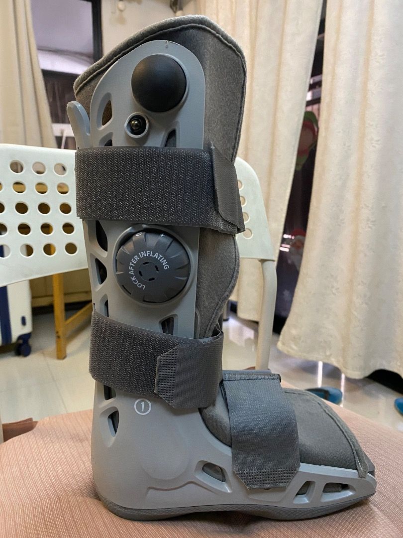 Aircast Walking Boot (X-small) (Category: Braces, Support & Protection) located in Manila. Submitted by jen022882 (Listing ID 1419634764, Image 1). Description: Aircast walking boot. Features adjustable straps for a secure fit. Includes an inflation mechanism for customized support. The sole has a non-slip design. The boot is gray with blue accents on the sole..