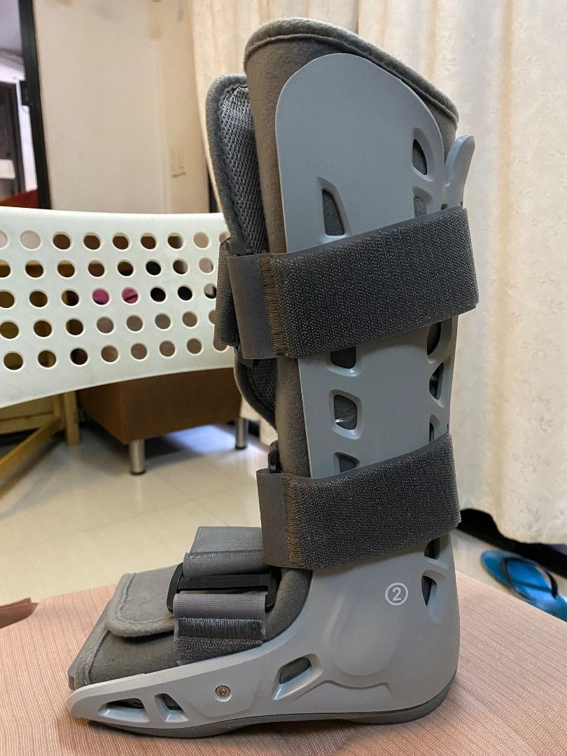Aircast Walking Boot (X-small) (Category: Braces, Support & Protection) located in Manila. Submitted by jen022882 (Listing ID 1419634764, Image 3). Description: Aircast walking boot. Features adjustable straps for a secure fit. Includes an inflation mechanism for customized support. The sole has a non-slip design. The boot is gray with blue accents on the sole..