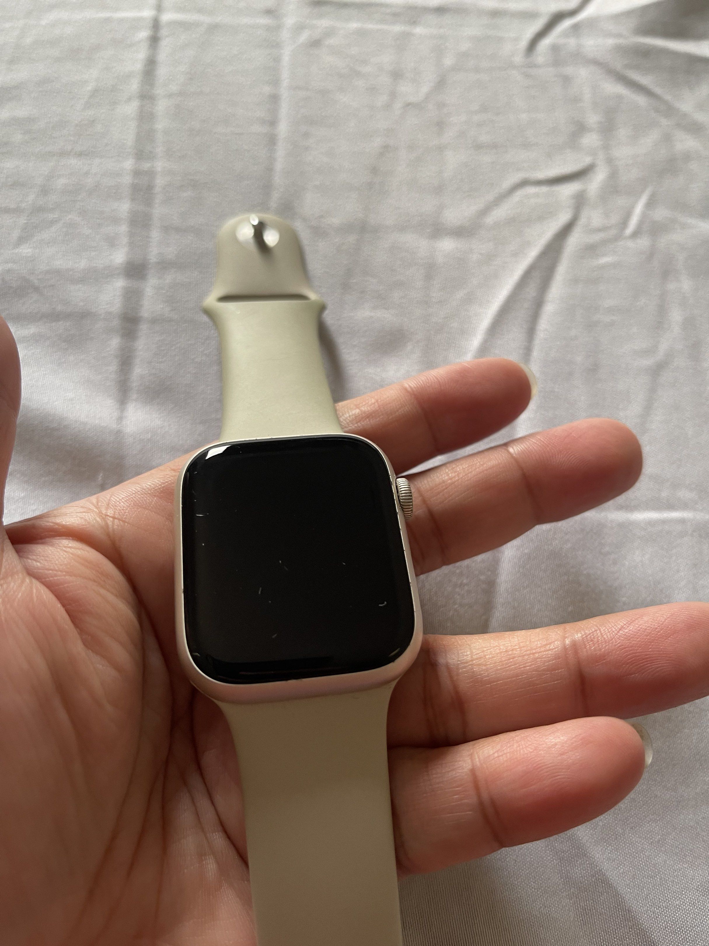Original Apple watch Series 7 45mm (Category: Wearables & Smart Watches) located in Bacoor. Submitted by prelovediswelloved (Listing ID 1419631811, Image 3). Description: Lady owned , first owner W/ box & cable charger No repair, no issue but sign of usage like Sa strap nag darken na normal signs of usage ‼️NO TO LOW BALLER PLS‼️ .