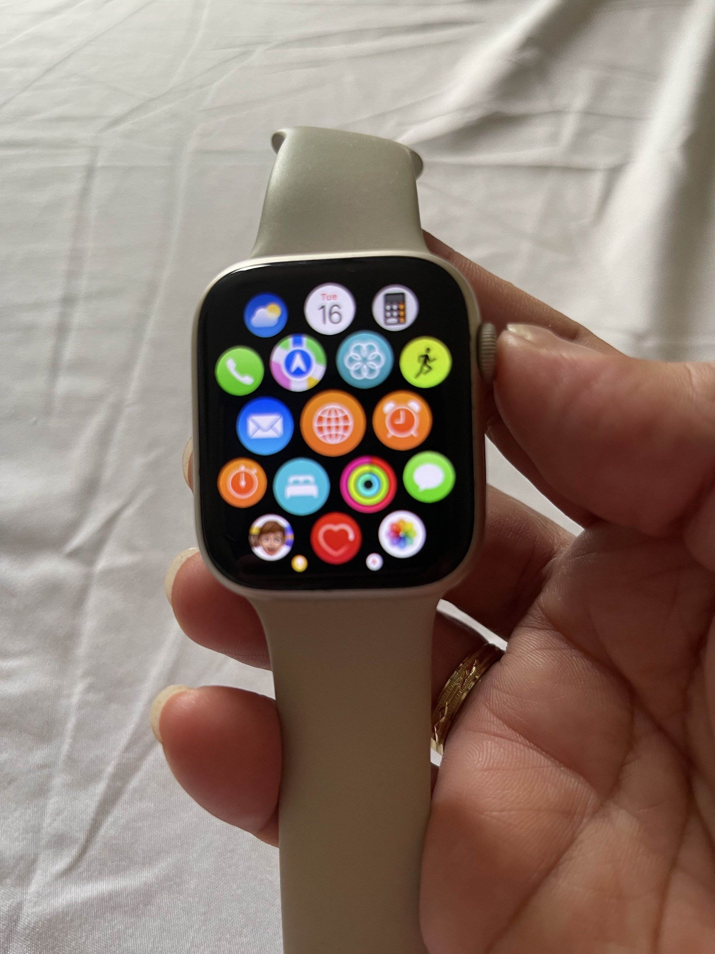 Original Apple watch Series 7 45mm (Category: Wearables & Smart Watches) located in Bacoor. Submitted by prelovediswelloved (Listing ID 1419631811, Image 1). Description: Lady owned , first owner W/ box & cable charger No repair, no issue but sign of usage like Sa strap nag darken na normal signs of usage ‼️NO TO LOW BALLER PLS‼️ .