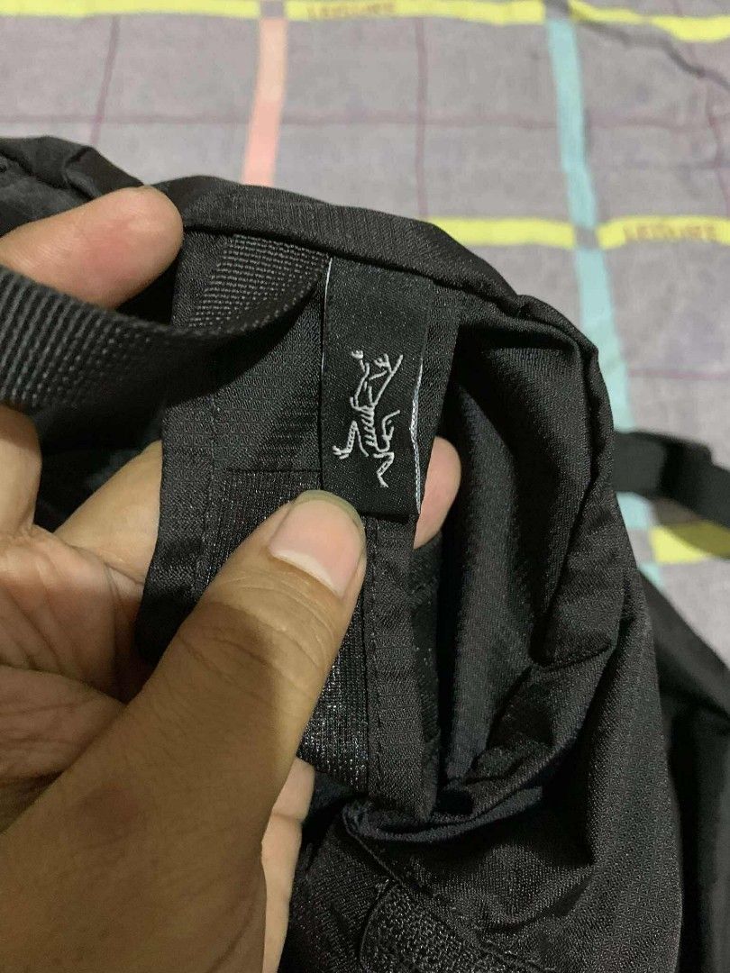 Arc'teryx Index 15 Backpack (Category: Backpacks) located in Caloocan City. Submitted by jadelyoidd53654 (Listing ID 1419611930, Image 3). Description: - Arc'teryx Index 15 Backpack - Color: Black - Main compartment with zipper closure - Adjustable shoulder straps - Top handle - Arc'teryx logo detail - Made in Vietnam.