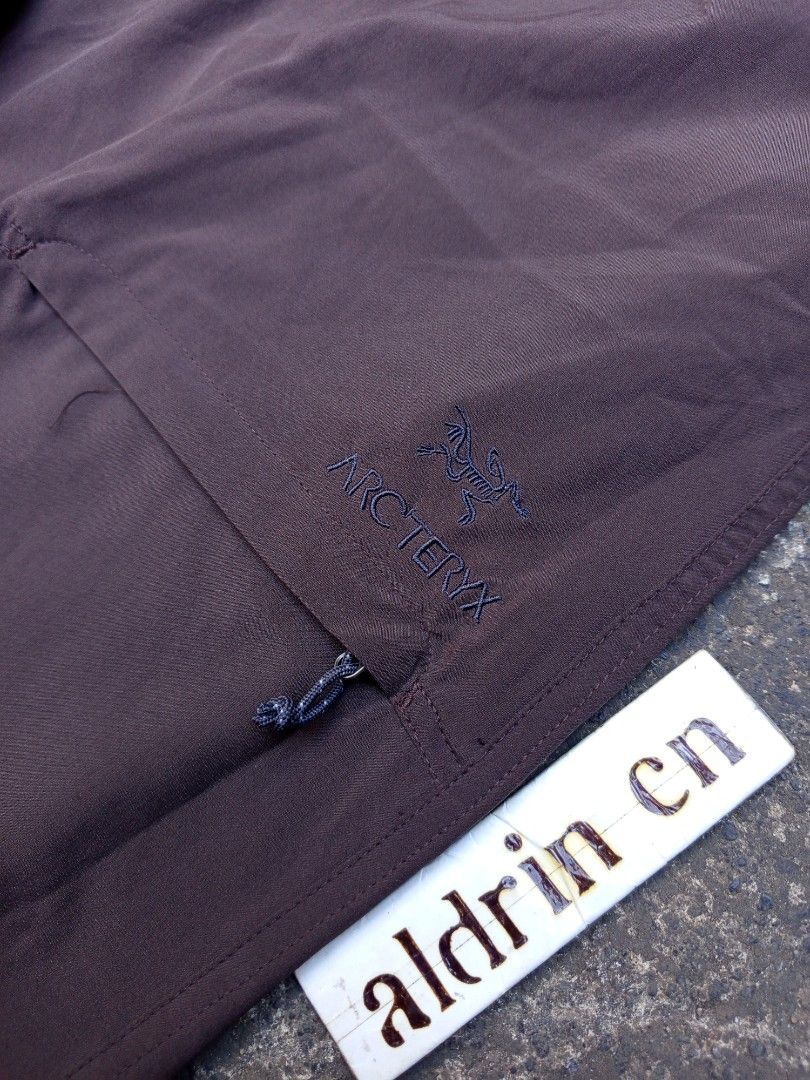 Arcteryx trekking pants (Category: Jeans) located in Lucena. Submitted by aldrinnicodemus (Listing ID 1419718482, Image 3). Description: For sale❗❗ Arcteryx trekking pants Quick dry Light weight Brown 6 pockets Dimes. W 36 to 40 L 41 Hem 9.5 Xxl on tag No issue Excellent condition 850 plus sf Dm📩.