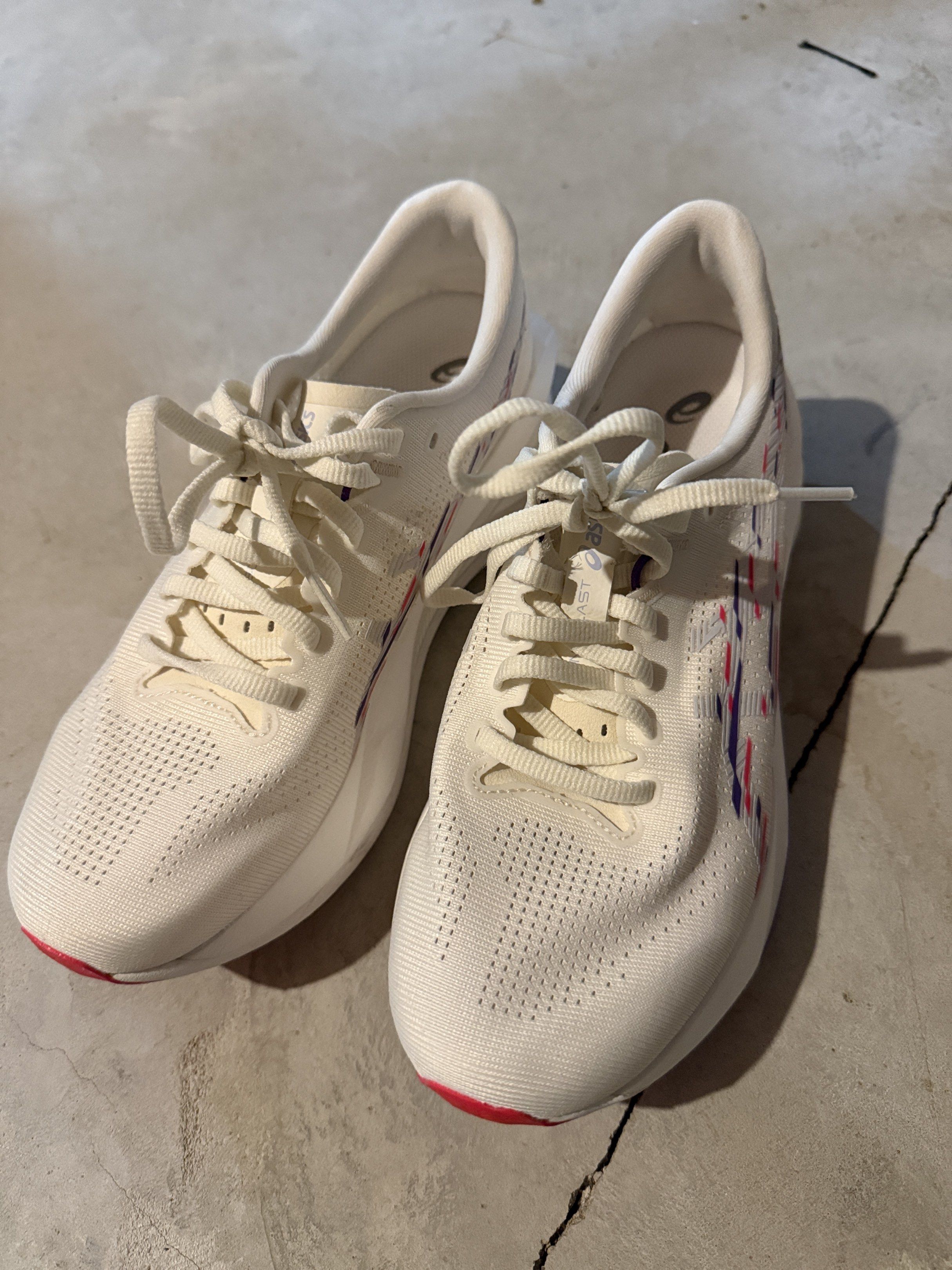 Asics Sonicblast Women's Running Shoes (Category: Sneakers) located in Taguig. Submitted by barbzz (Listing ID 1419761821, Image 2). Description: - Asics Sonicblast running shoes - Color: Cream/Blue Fade - Women's US Size: 8 - EUR Size: 39.5 - Features FF Turbo technology - Comes with original box.