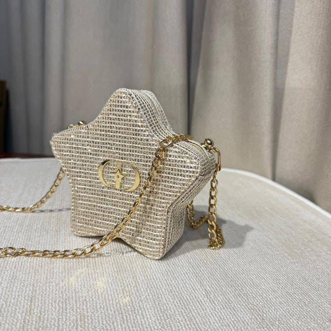 Authentic GWP Christian Dior Star Bag with Chain (Category: Luxury Bags & Wallets) located in Bacoor. Submitted by shynemf.beloy (Listing ID 1419596618, Image 3). Description: Authentic GWP ✨ 2025 CD Holiday Star Sling Bag - 20 slots left – 1,800 complete with box and paper bag - Gold chain strap - Gold exterior with CD logo - Includes box and Christian Dior product - Perfect for any occasion.