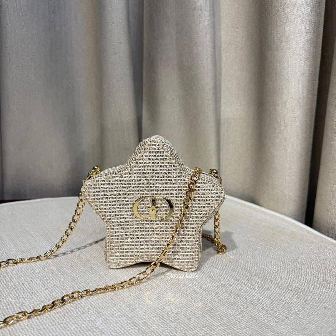 Authentic GWP Christian Dior Star Bag with Chain (Category: Luxury Bags & Wallets) located in Bacoor. Submitted by shynemf.beloy (Listing ID 1419596618, Image 1). Description: Authentic GWP ✨ 2025 CD Holiday Star Sling Bag - 20 slots left – 1,800 complete with box and paper bag - Gold chain strap - Gold exterior with CD logo - Includes box and Christian Dior product - Perfect for any occasion.