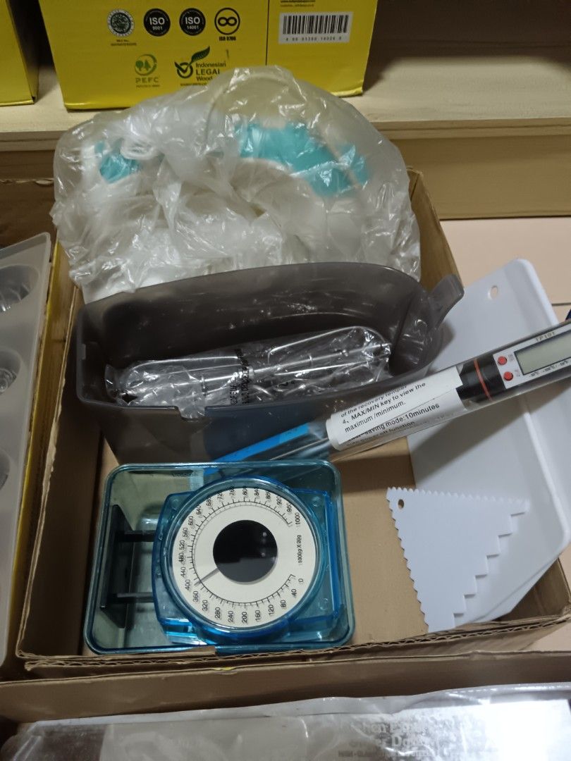 Baking Tools Set (Category: Bakeware) located in Kuala Lumpur. Submitted by chan_collect (Listing ID 1419722709, Image 3). Description: Full set of bakery tools What you see is what you get. 1. Measurement mat 2. Measurement weight x2 3. Cake Mold x various size 4. Chiffon cake mold 5. Egg tart mold 6. Sharp Mixer 2 beater 2 hook 7. Stainless stell flour filter 8. Paper cupcake 9. Hand mixer 10. Measurement spoon 11. Cake cutter 12. Spatula big &
