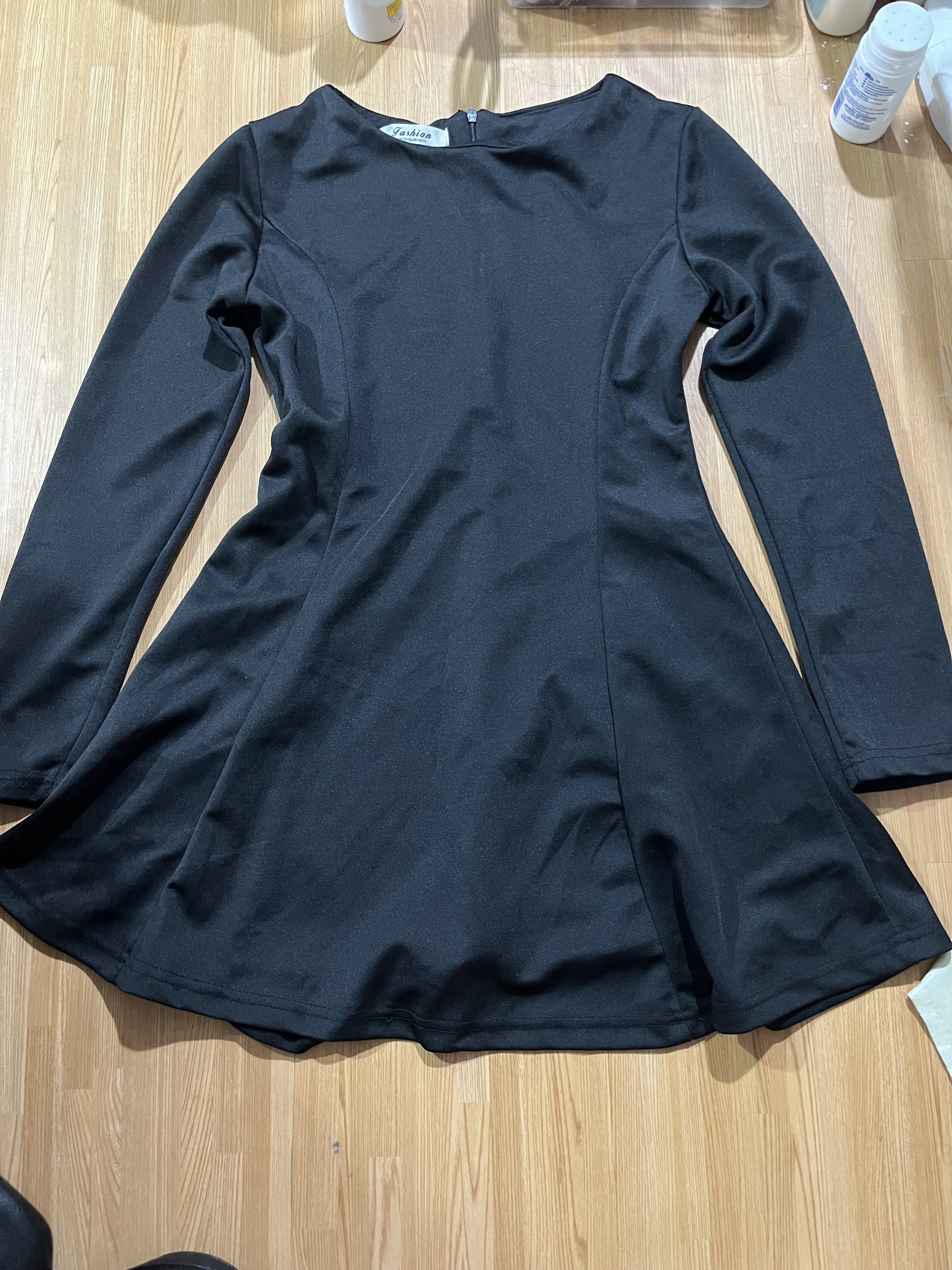 Black Long Sleeve Dress (Category: Dresses) located in Manila. Submitted by eleseendeclutter (Listing ID 1419593489, Image 1). Description: 📍paco, manila - Black long-sleeved dress - Round neckline - Fitted bodice - A-line skirt - Back zipper closure - Perfect for various occasions - Classic and versatile look.