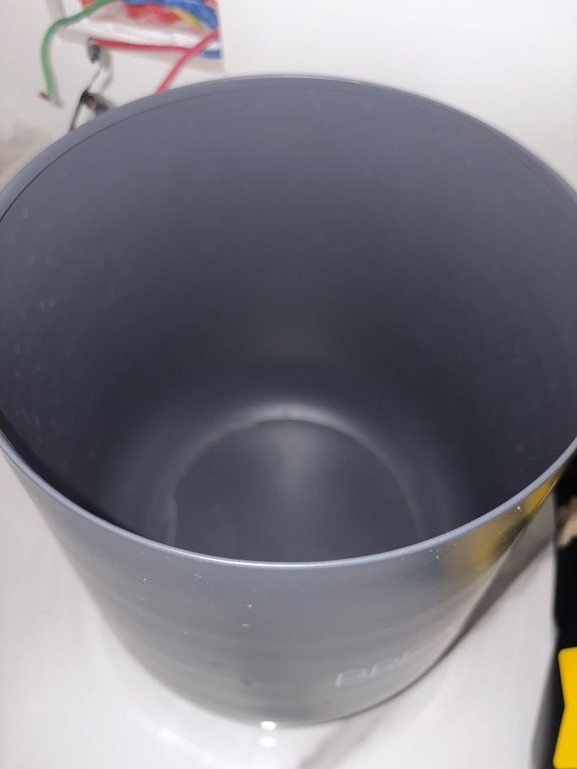 Bread container (Category: Bakeware) located in Muntinlupa City. Submitted by lassi2188 (Listing ID 1419655923, Image 2). Description: Gorgeous Bread container bought for over 3k in Rustan’s. In excellent condition. .