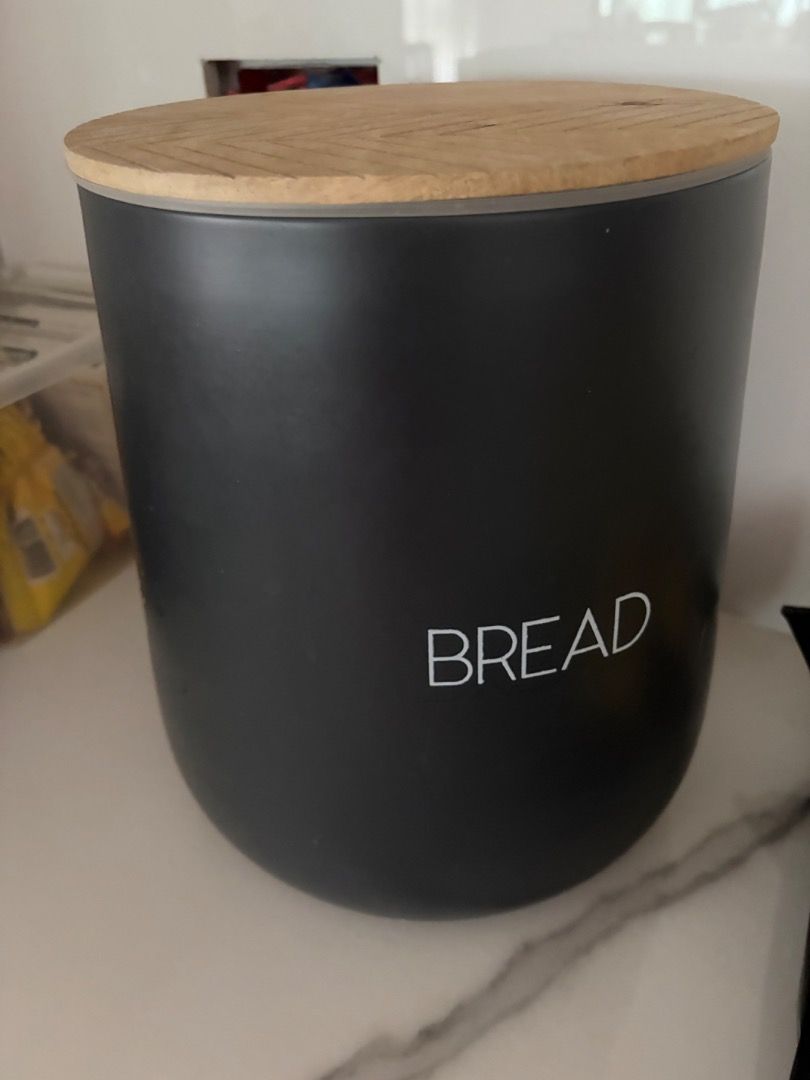 Bread container (Category: Bakeware) located in Muntinlupa City. Submitted by lassi2188 (Listing ID 1419655923, Image 1). Description: Gorgeous Bread container bought for over 3k in Rustan’s. In excellent condition. .