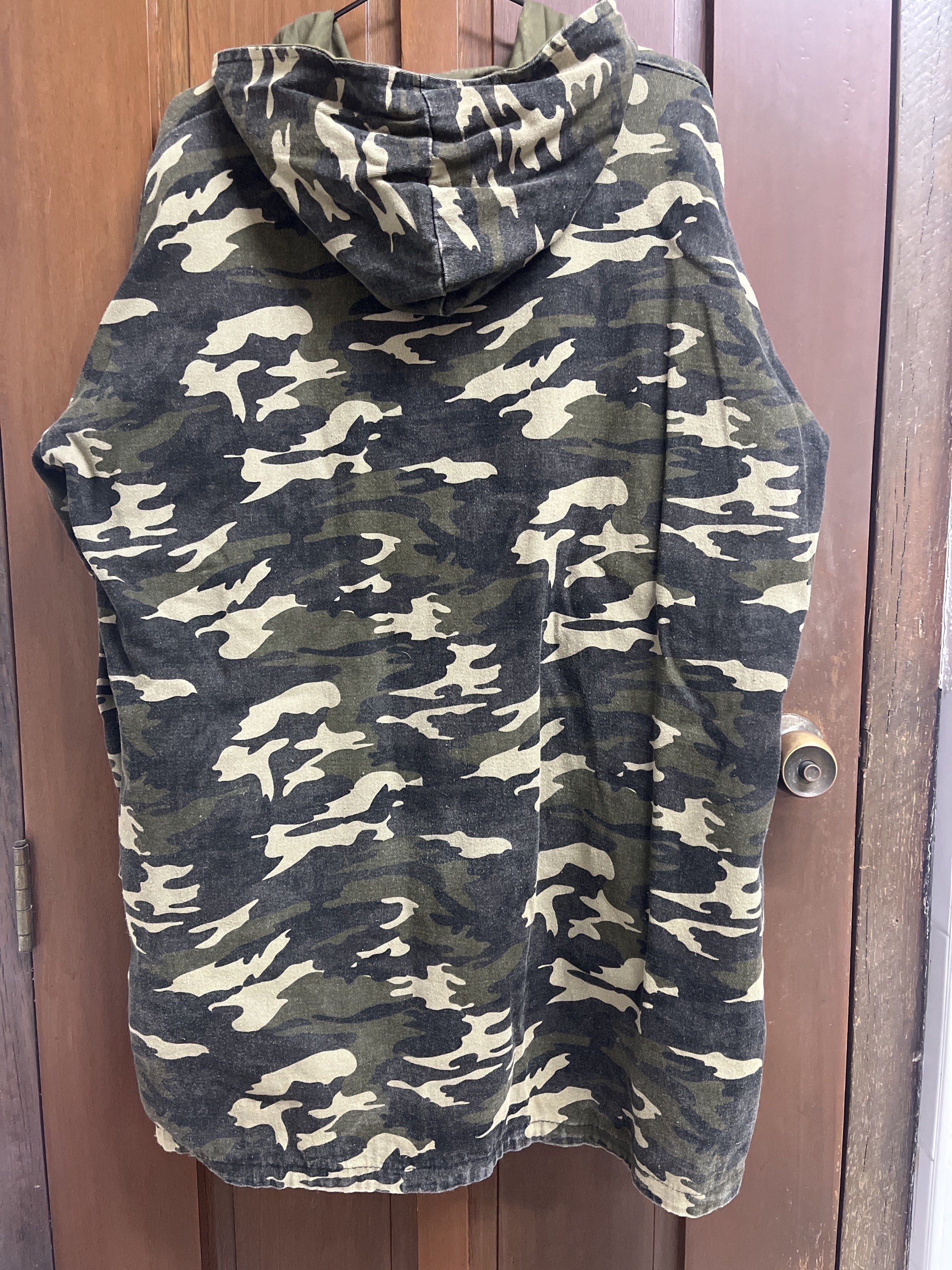 Camo Print Hooded Jacket (Category: Coats, Jackets and Outerwear) located in Muntinlupa City. Submitted by timttam (Listing ID 1419714279, Image 3). Description: - Classic camouflage print - Hooded - Long sleeves - Two front pockets - Button-down closure - Elastic cuffs - Medium-weight fabric, perfect for layering.