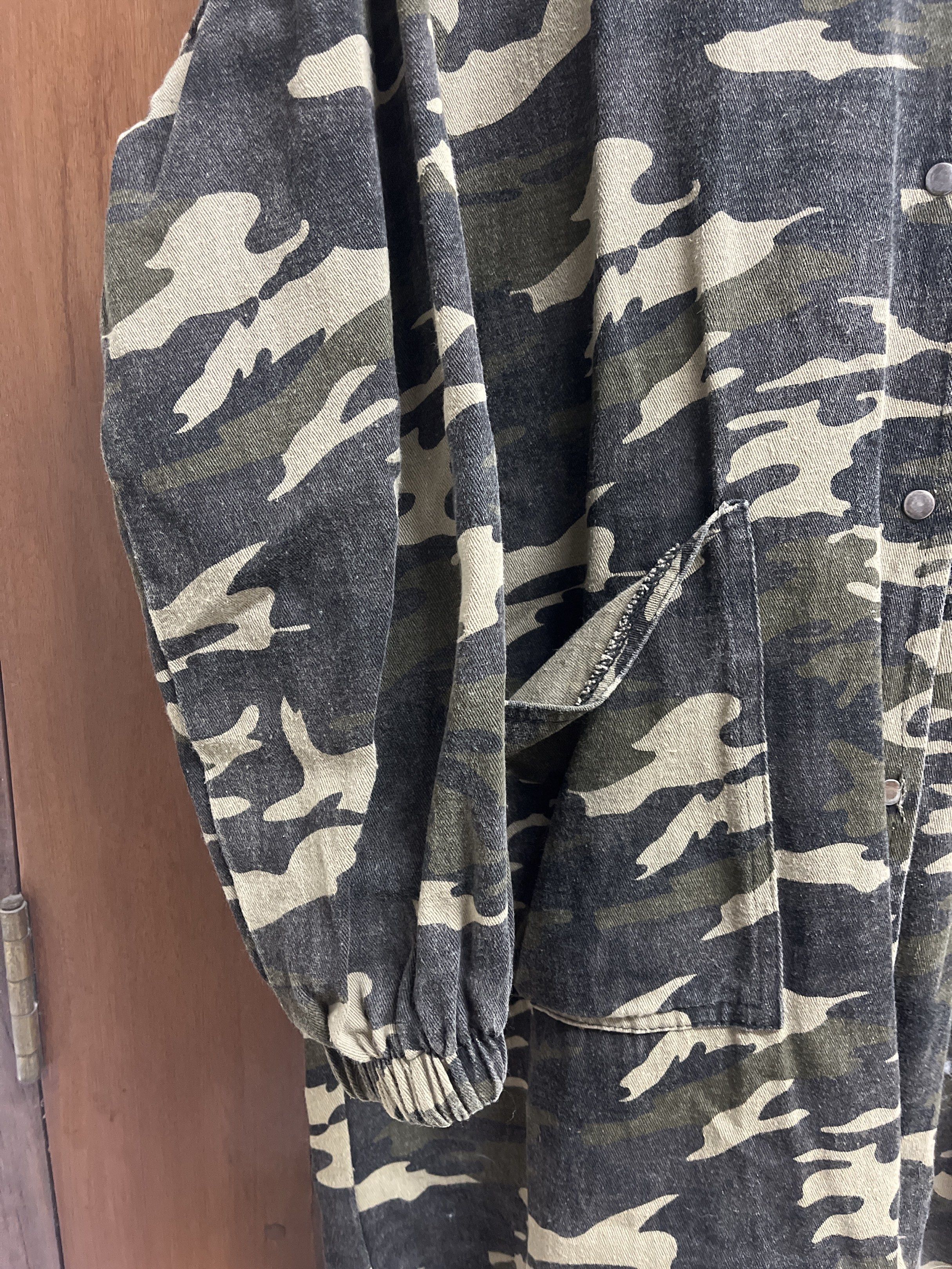 Camo Print Hooded Jacket (Category: Coats, Jackets and Outerwear) located in Muntinlupa City. Submitted by timttam (Listing ID 1419714279, Image 2). Description: - Classic camouflage print - Hooded - Long sleeves - Two front pockets - Button-down closure - Elastic cuffs - Medium-weight fabric, perfect for layering.