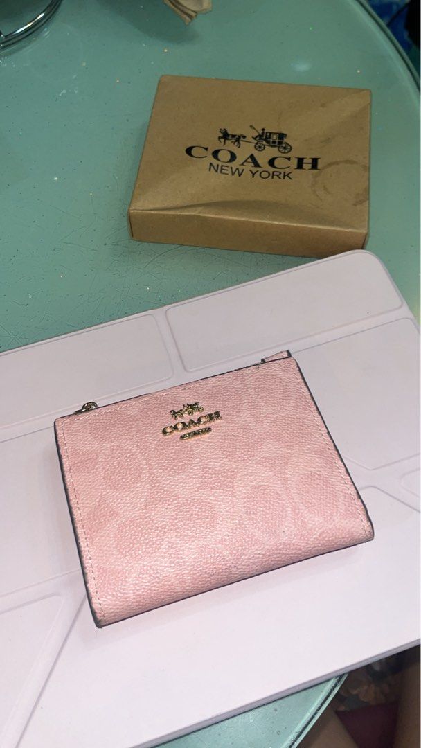 coach pink wallet 🎀 (Category: Luxury Bags & Wallets) located in Quezon City. Submitted by sullenangel (Listing ID 1419616480, Image 1). Description: - NGA Coach pink wallet - Stylish design - Perfect for everyday use - DM for inquiries - Price is negotiable .