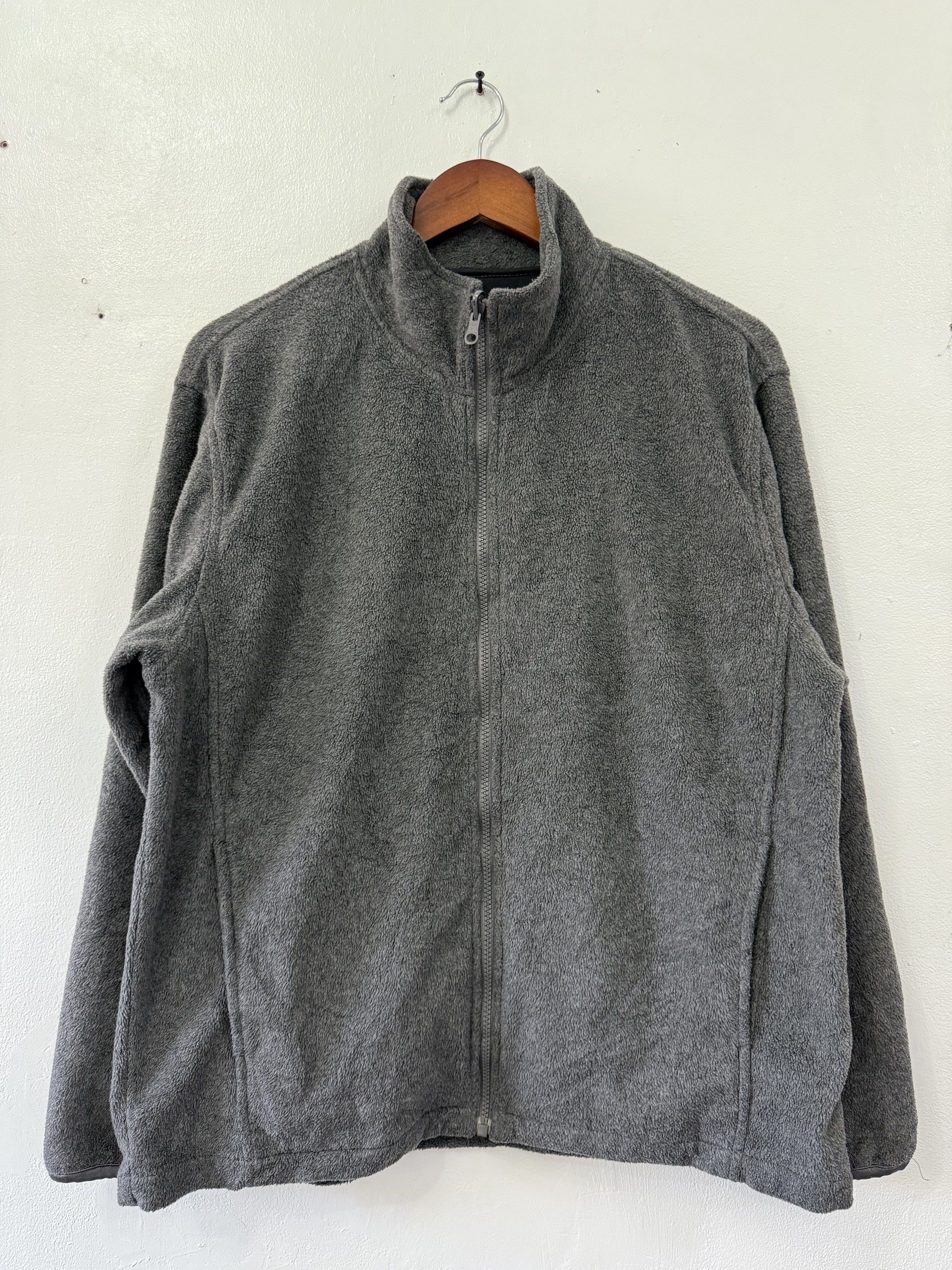 CONVERSE Full Zip Fleece Jacket (Category: Coats, Jackets and Outerwear) located in Imus. Submitted by mbplph (Listing ID 1419706507, Image 2). Description: (CONVERSE) Full Zip Fleece Jacket Size on Tag: L Dimensions: L 27 IN ~ W 23 IN Color: Gray MEN BY PENNYLAINEPH PRICE: ₱499 ⚠️ SHIPPING NOT INCLUDED (PRICE + SF).