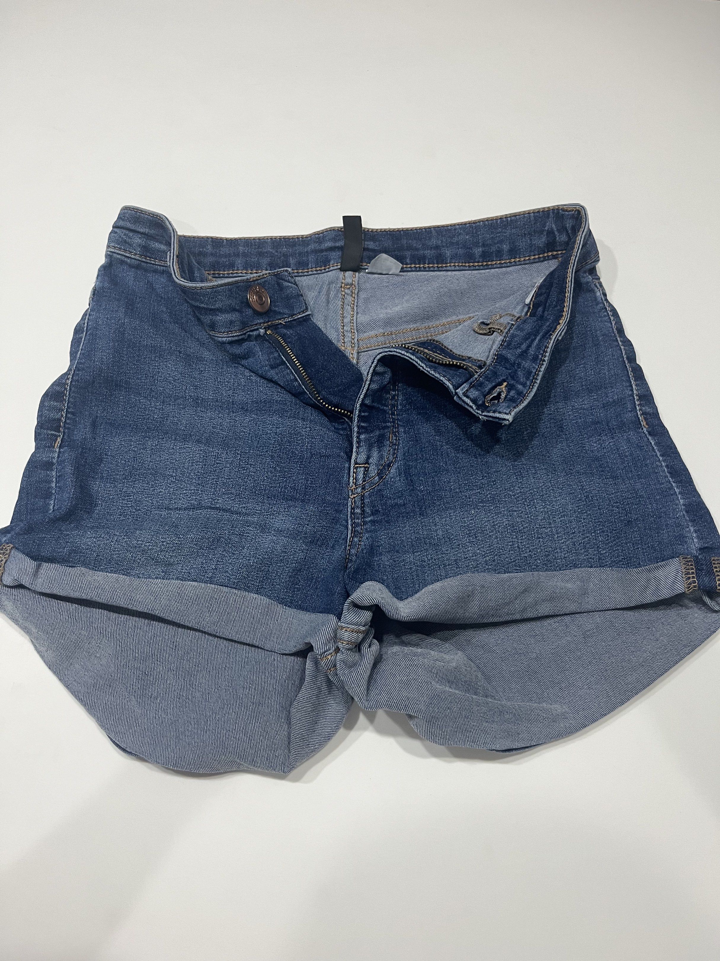 Denim and Khaki Shorts (Category: Shorts) located in Cainta. Submitted by michaelalin (Listing ID 1419777759, Image 1). Description: 350 for both shorts Sizes please see photos Cainta Rizal area Kindly chat for inquiries Thru Lalamove shoulder by Buyer Thank you!.