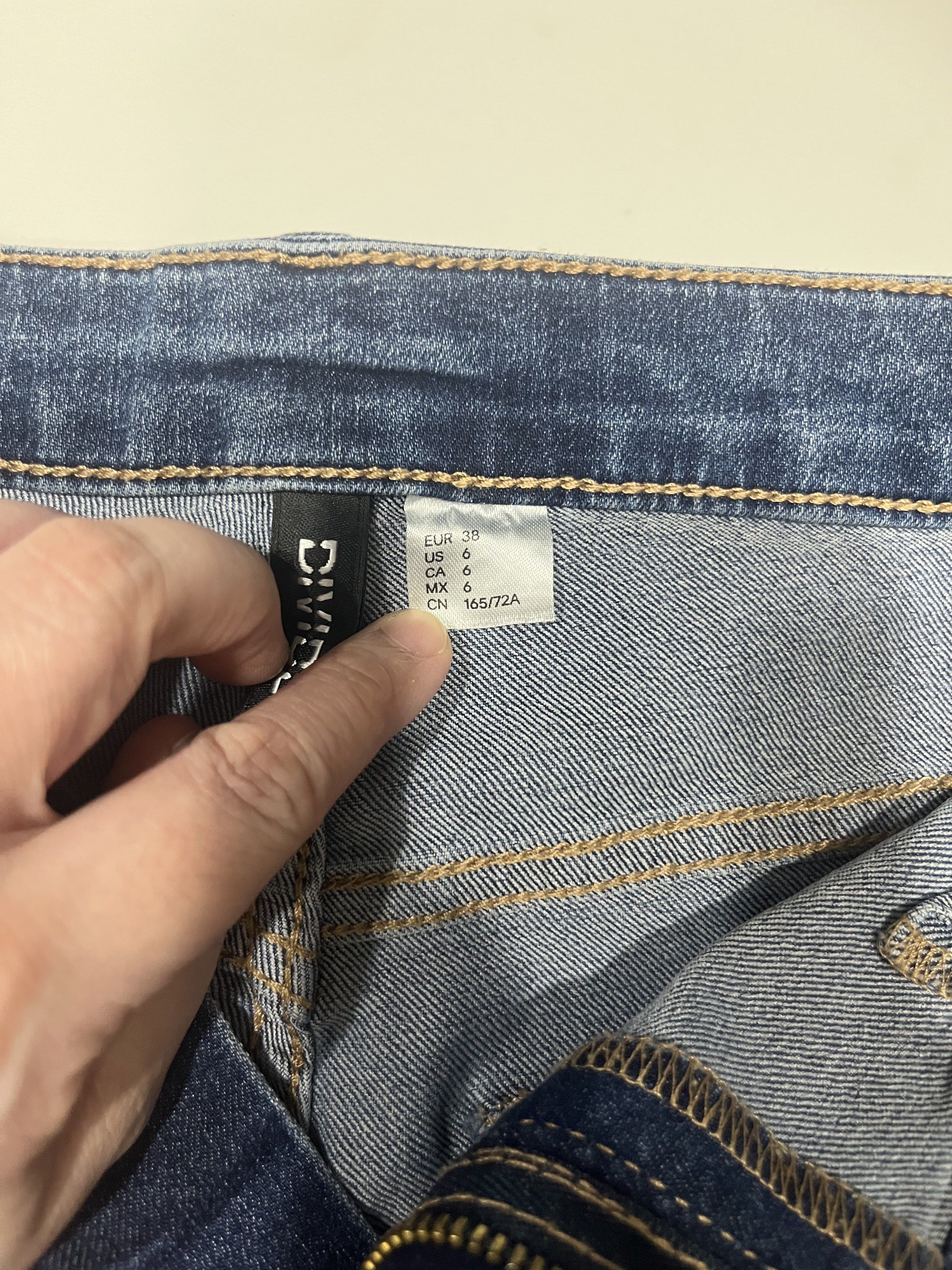 Denim and Khaki Shorts (Category: Shorts) located in Cainta. Submitted by michaelalin (Listing ID 1419777759, Image 3). Description: 350 for both shorts Sizes please see photos Cainta Rizal area Kindly chat for inquiries Thru Lalamove shoulder by Buyer Thank you!.