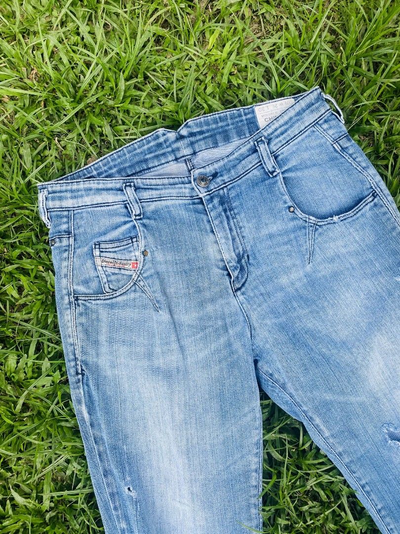 Diesel Chinelle Jeans (Category: Jeans) located in Manila. Submitted by juliena21 (Listing ID 1419694261, Image 2). Description: - Diesel Chinelle jeans - Light blue color - Size: W30-32 L34 - Distressed design - Slim fit - Classic five-pocket style - Diesel logo detail - Made of denim.