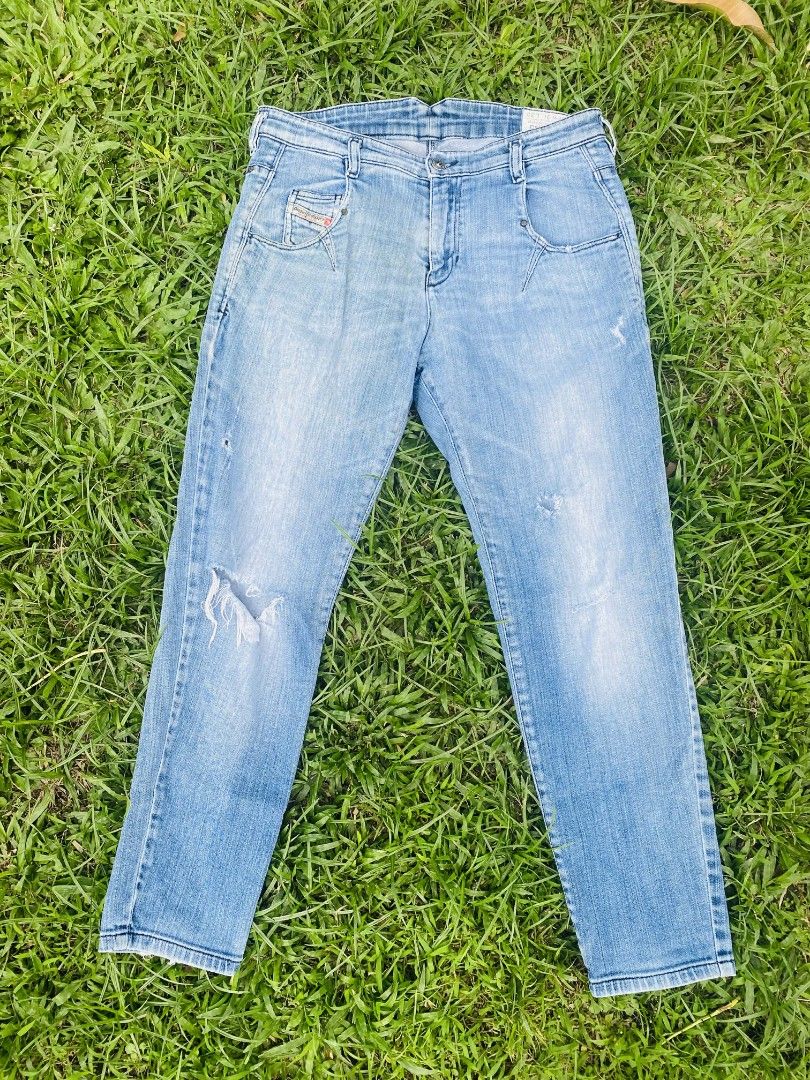 Diesel Chinelle Jeans (Category: Jeans) located in Manila. Submitted by juliena21 (Listing ID 1419694261, Image 3). Description: - Diesel Chinelle jeans - Light blue color - Size: W30-32 L34 - Distressed design - Slim fit - Classic five-pocket style - Diesel logo detail - Made of denim.