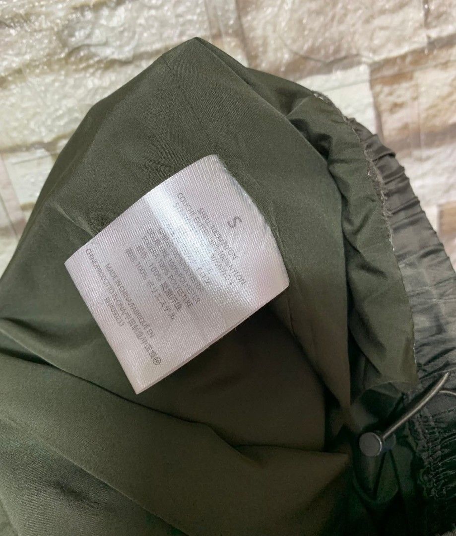 Fear of God Essentials Shorts (Category: Shorts) located in Caloocan City. Submitted by vintstreets (Listing ID 1419719474, Image 3). Description: ESSENTIALS (Women) • Dimes: Waist: 26-30 Length: 13 • Condition & Color rate: 9.5/10 • with lining sa loob • with pocket both side • hindi sya solid black parang may pagka dark gray yung actual color nya • loose stich lang yung lining nya sa loob pero hindi sya visible ha kase nasa loob naman sya pwede