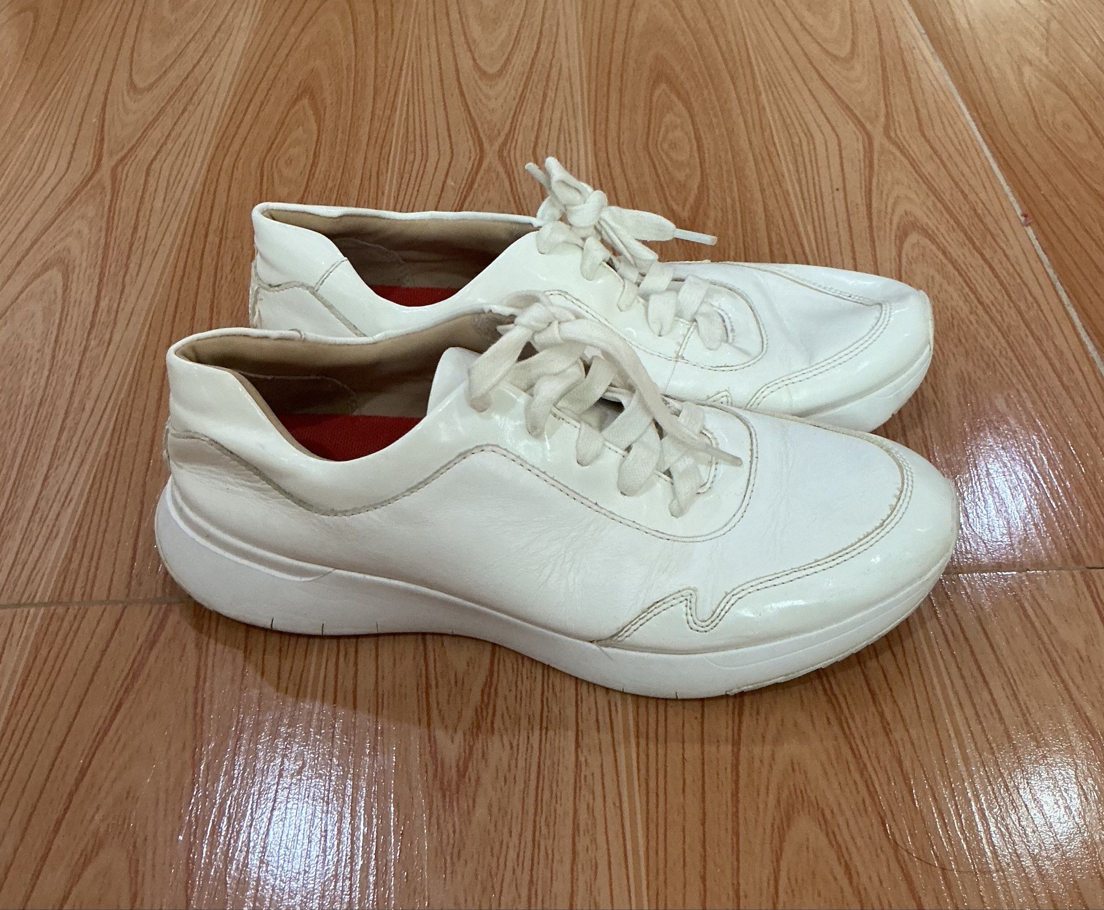 Fitflop sneakers (Category: Sneakers) located in Tacloban City. Submitted by pauuquin (Listing ID 1419740117, Image 2). Description: RFS: decluttering. Item is still in a good condition and is 100% authentic. (Bought in Kuwait) This is my last price for this item. payment first. PM me for more photos. Payment is thru gcash only. Sf shouldered by buyer..