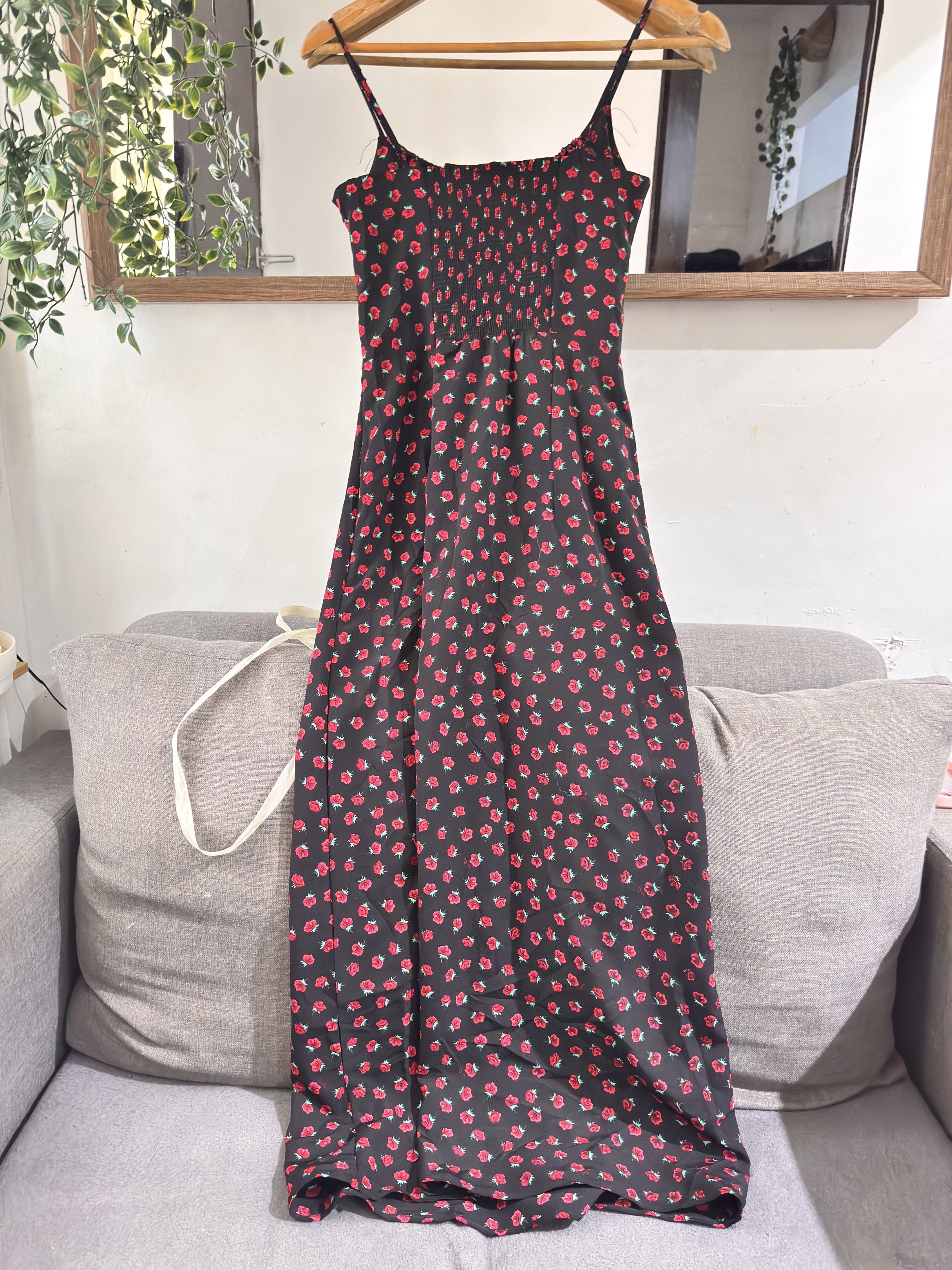 Floral strappy maxi dress (Category: Dresses) located in Cainta. Submitted by affordableprelovedstuff (Listing ID 1419670657, Image 3). Description: Large on tag Up to 36bust Waistline up to 28 Length 50 Adjustable Strap Side zipper .