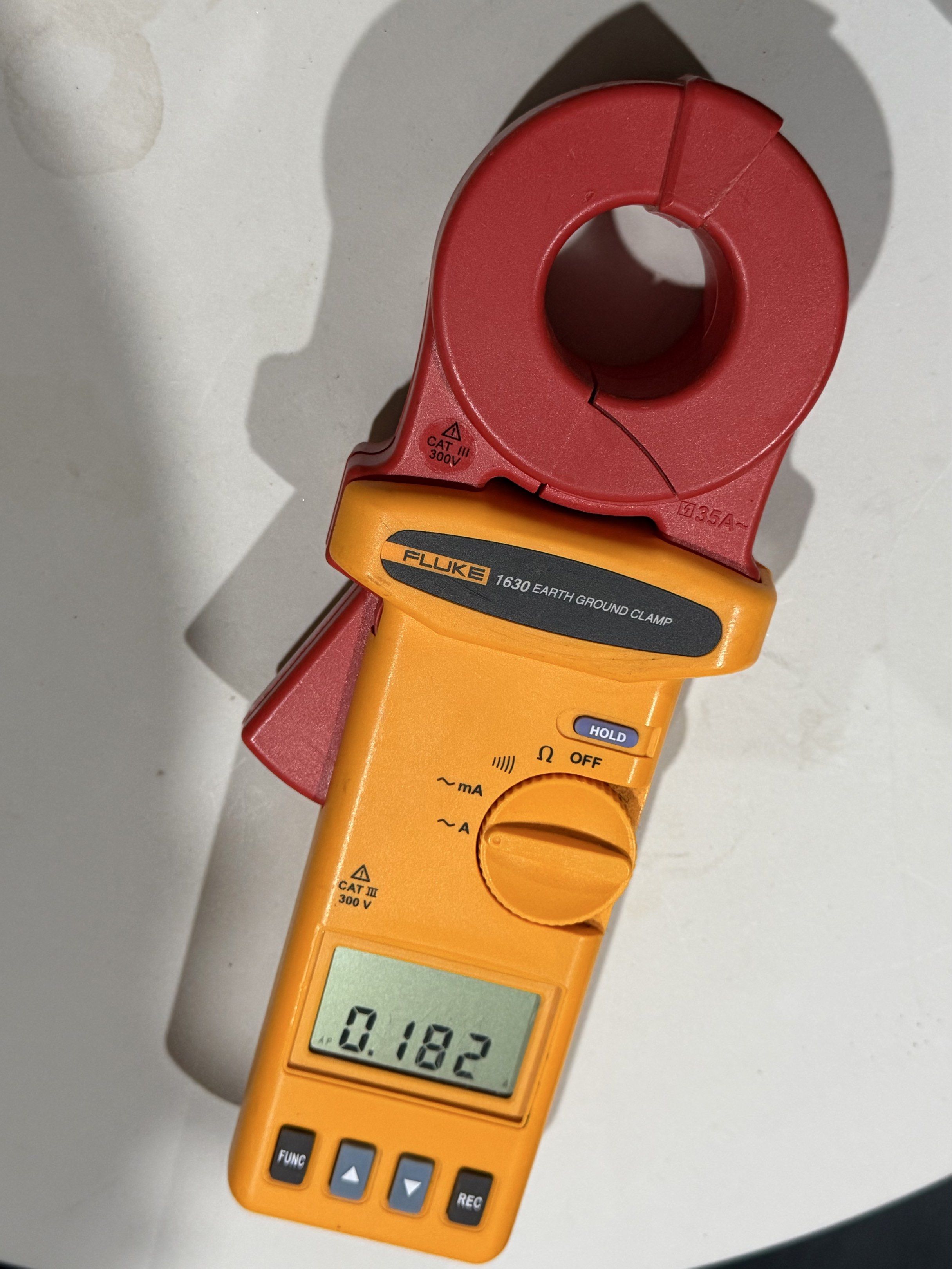 Fluke 1630 Earth Ground Clamp Meter (Category: Construction Tools & Equipment) located in Bacolod City. Submitted by tinyangs_shop (Listing ID 1419694813, Image 1). Description: For Sale: Fluke 1630 Ground Resistance Meter Condition: used in good condition Price: 70k ( negotiable for sure buyer) A compact, rugged clamp meter that enables non-intrusive leakage current measurement for earth ground loop testing Features a wide ground loop resistance