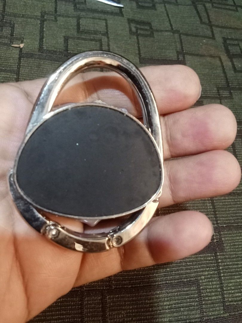 Foldable HandBag Hook for tables (Category: Luxury Accessories) located in Bocaue. Submitted by marajapansurplus (Listing ID 1419637263, Image 2). Description: Japan sourced item. selling as it is..