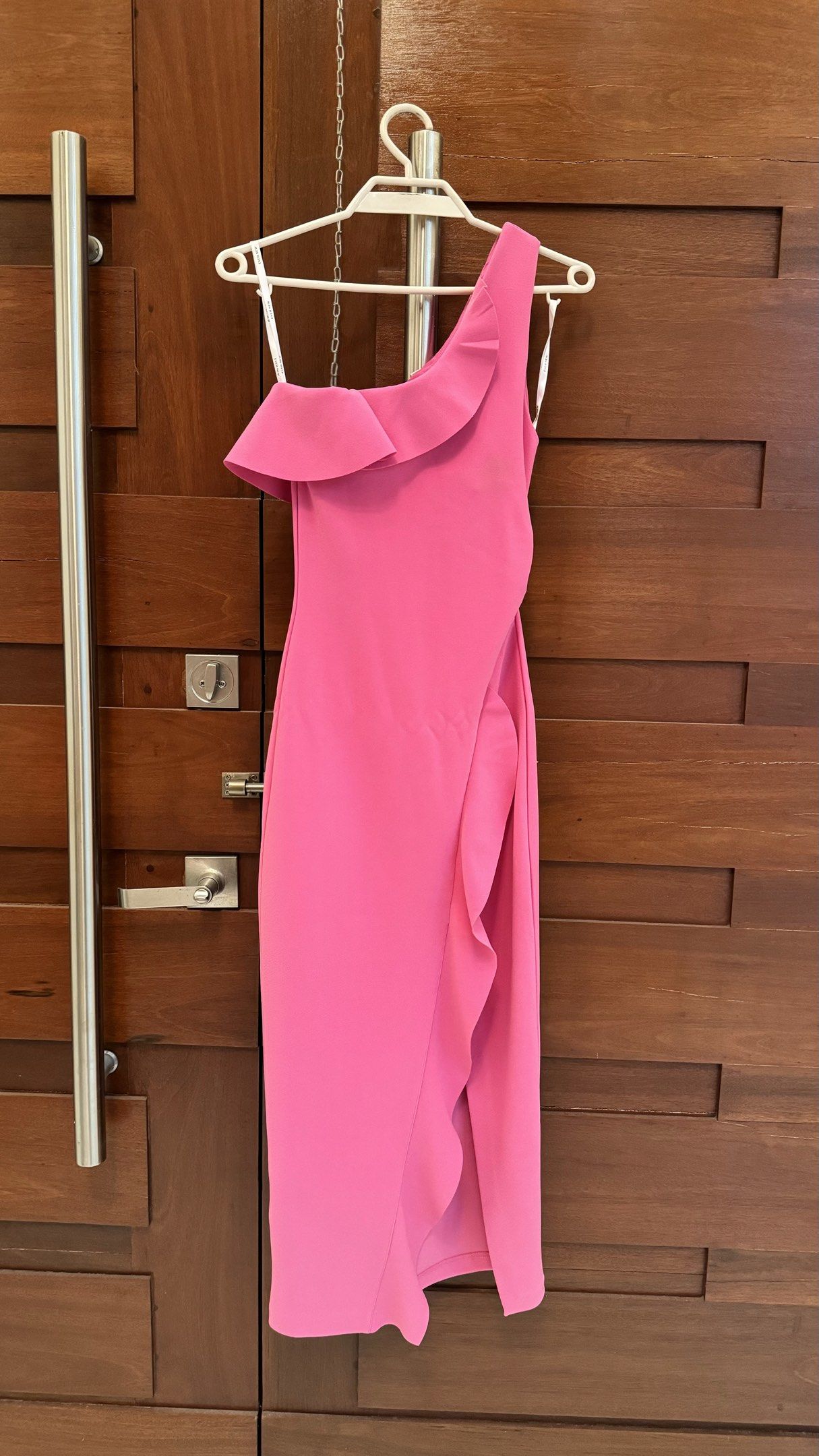 (FOR RENT) EVERNEW (Category: Dresses) located in Manila. Submitted by krischellecawigan (Listing ID 1419615471, Image 1). Description: EVERNEW MELBOURNE DRESS FOR RENT Elegant dress available for rent. Perfect for dates, weddings, parties, dinners, and special occasions. Details: Size: Fits XS-M measurements Rental Information: Rental Price: ₱1,000 Security Deposit: ₱1,000 Rental Duration: 3 days Dress is well-maintained and cleaned before every