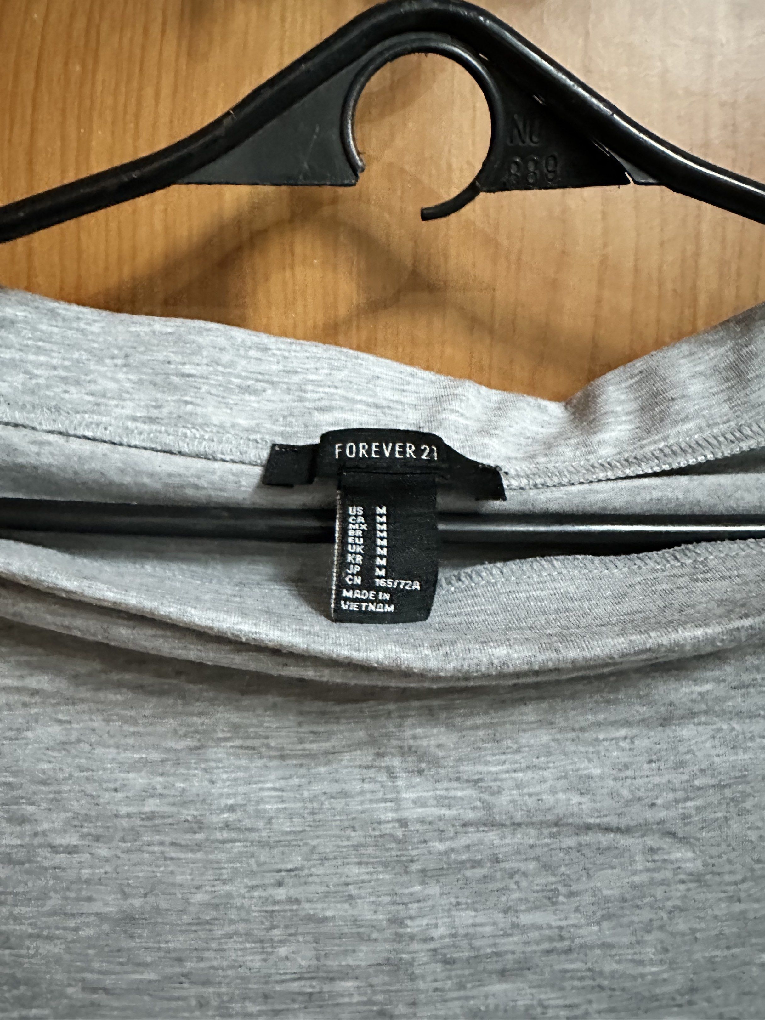 Forever 21 Gray Pencil Skirt (Category: Skirts) located in Manila. Submitted by ryryrys (Listing ID 1419638096, Image 2). Description: Gray pencil skirt from Forever 21. Features a folded neckline. Made in Vietnam. Size M. The skirt is a solid gray color. The material looks soft and stretchy..