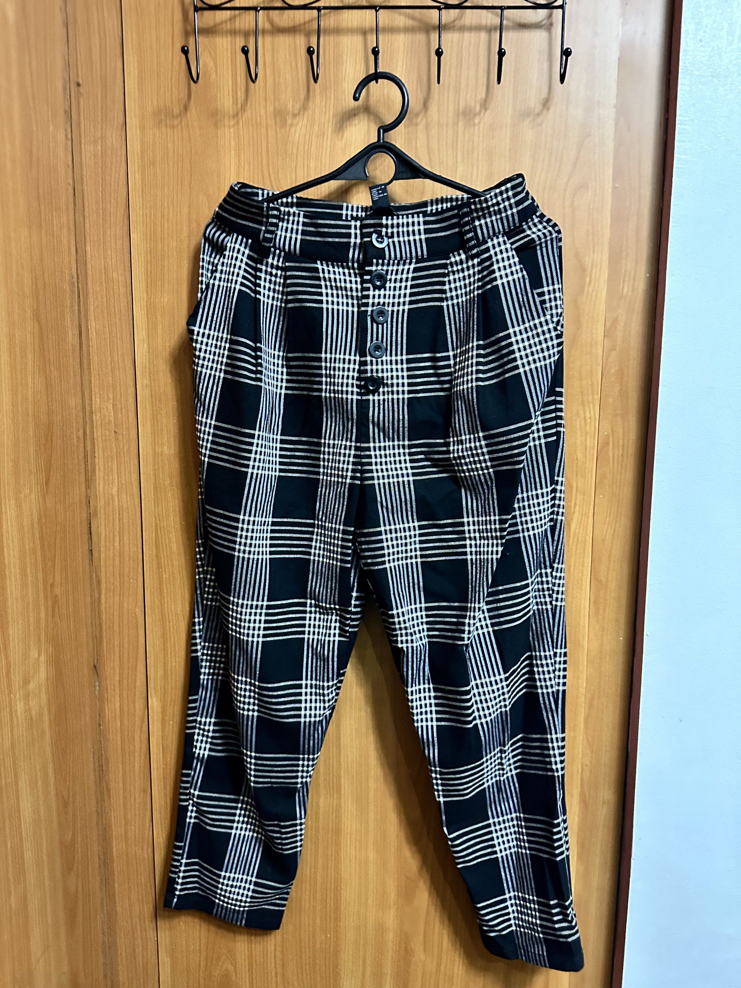 Forever 21 Plaid Pants (Category: Other Bottoms) located in Manila. Submitted by ryryrys (Listing ID 1419627002, Image 1). Description: - Forever 21 plaid pants - Size: M - Color: Black and white plaid - Features: Button-up front - Style: Casual or semi-formal - Made in China.
