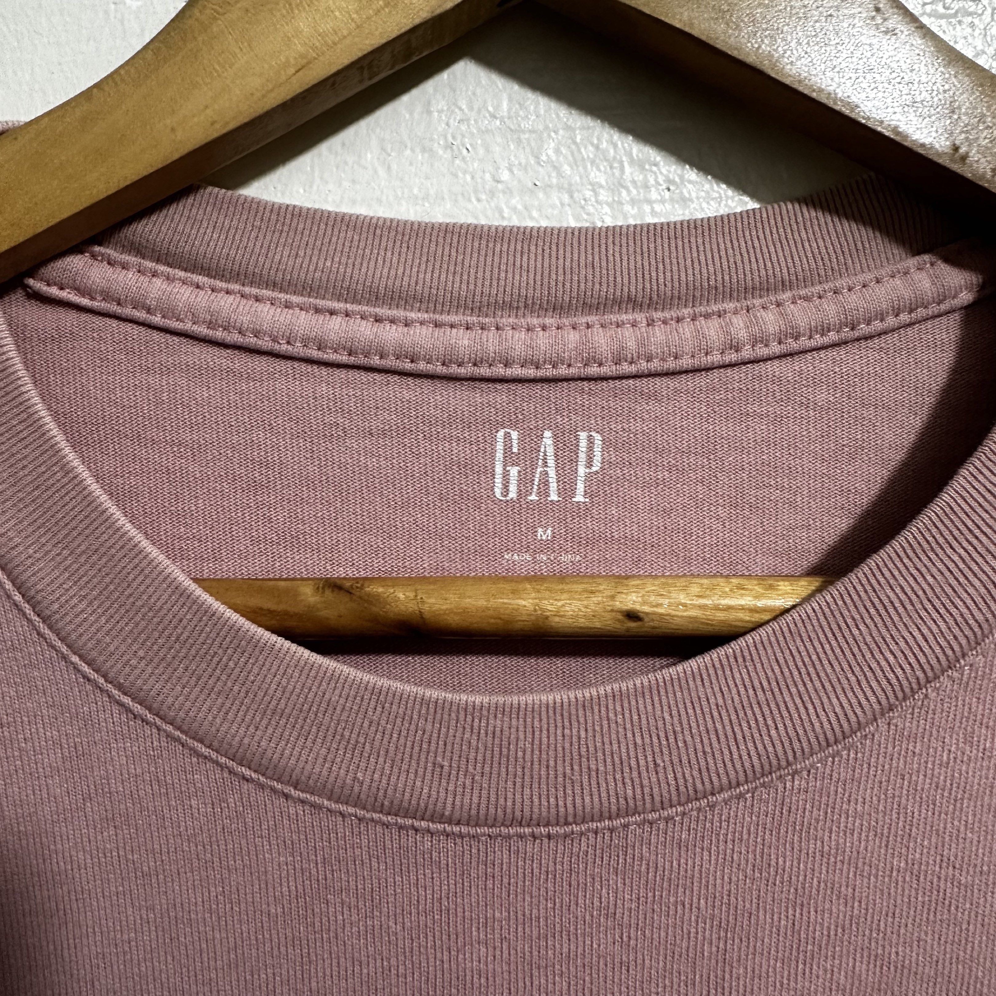 GAP Pocket Tee (Category: Tshirts & Polo Shirts ) located in Angeles City. Submitted by eemps (Listing ID 1419650133, Image 3). Description: - Dusty rose color - Size: L-XL (Women Size) - Front pocket with GAP logo - Large GAP logo on the back.